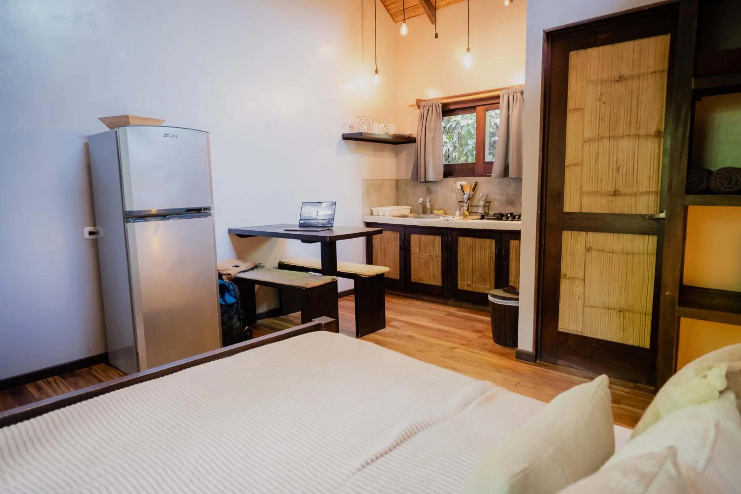 Kitchen or kitchenette, Bed in Lua Villas