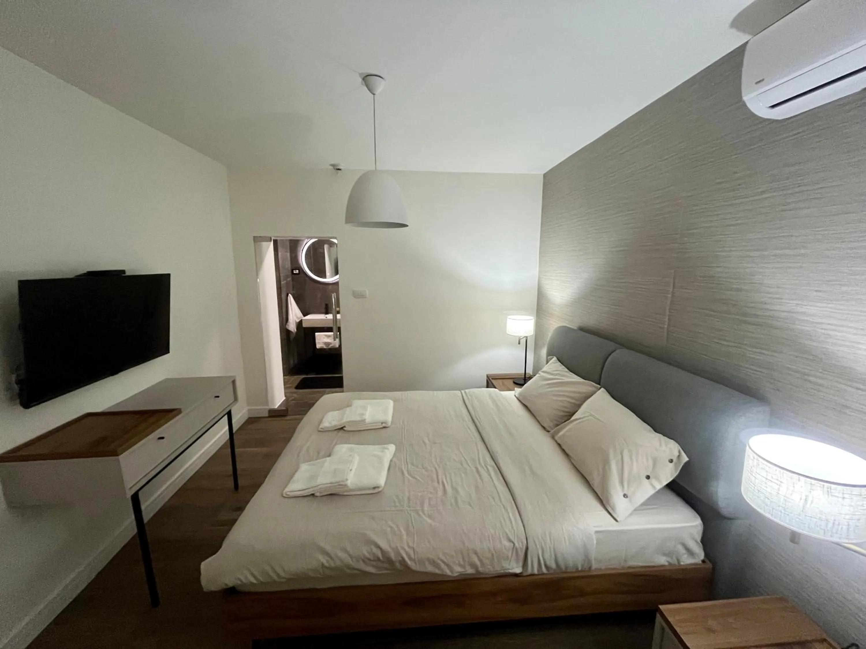 Bed in Apartments & rooms - TIANIS - Self check-in