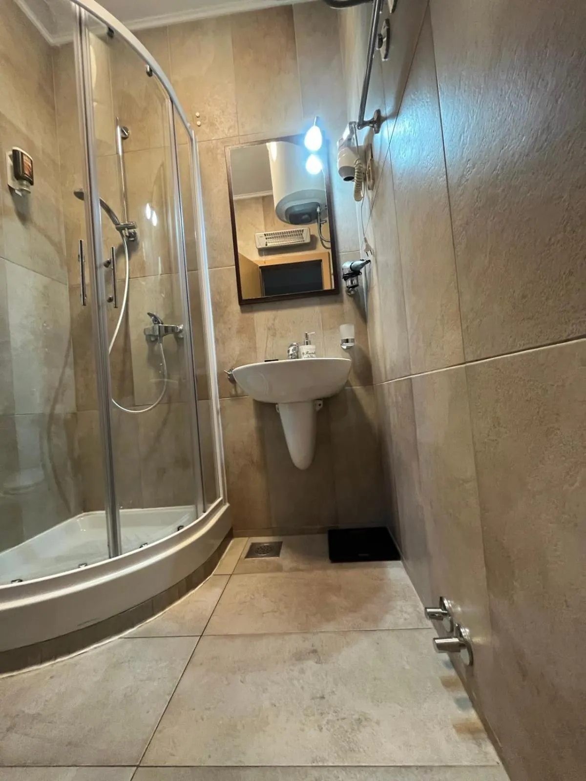 Shower in Apartments & rooms - TIANIS - Self check-in