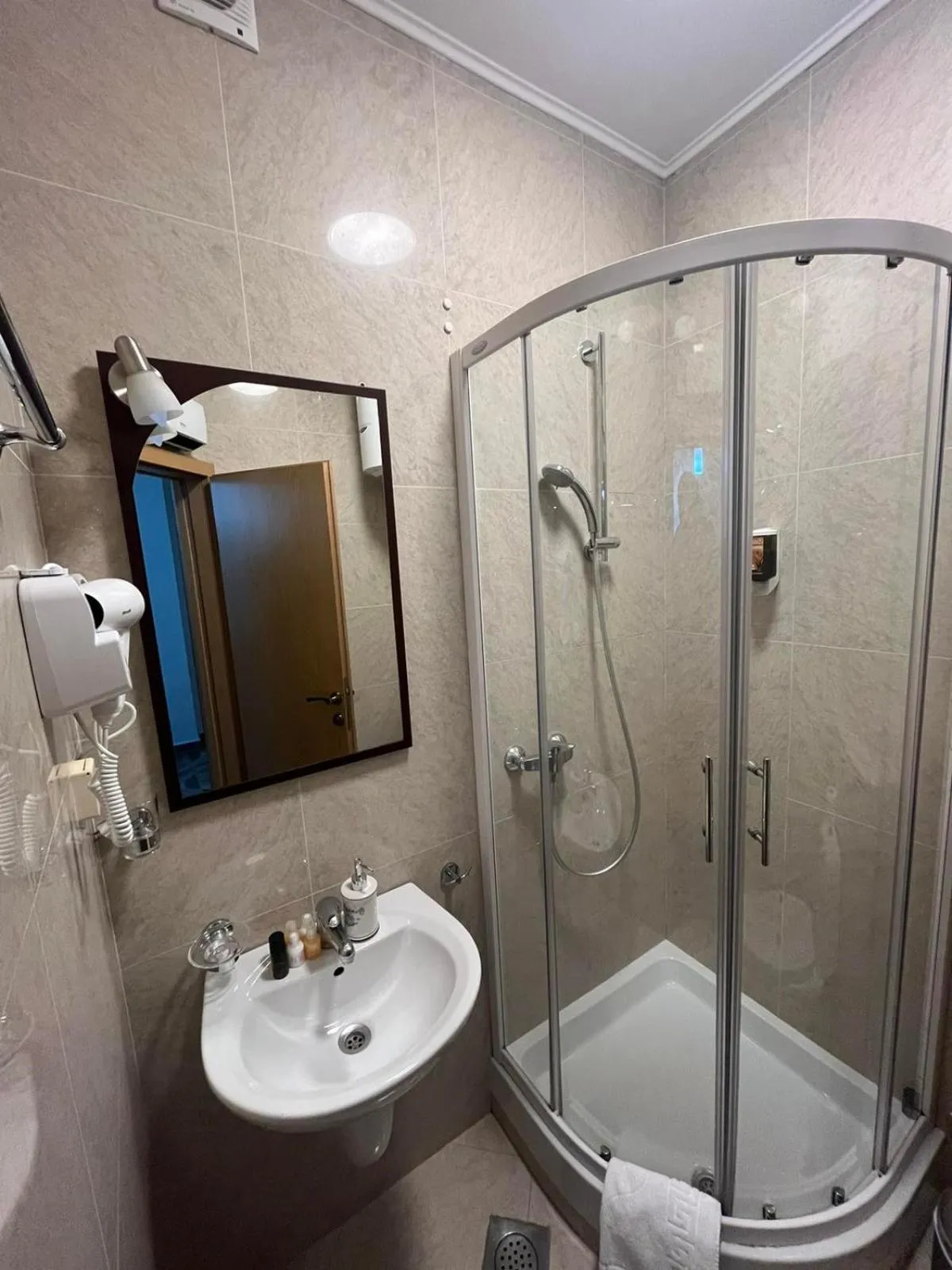 Shower in Apartments & rooms - TIANIS - Self check-in
