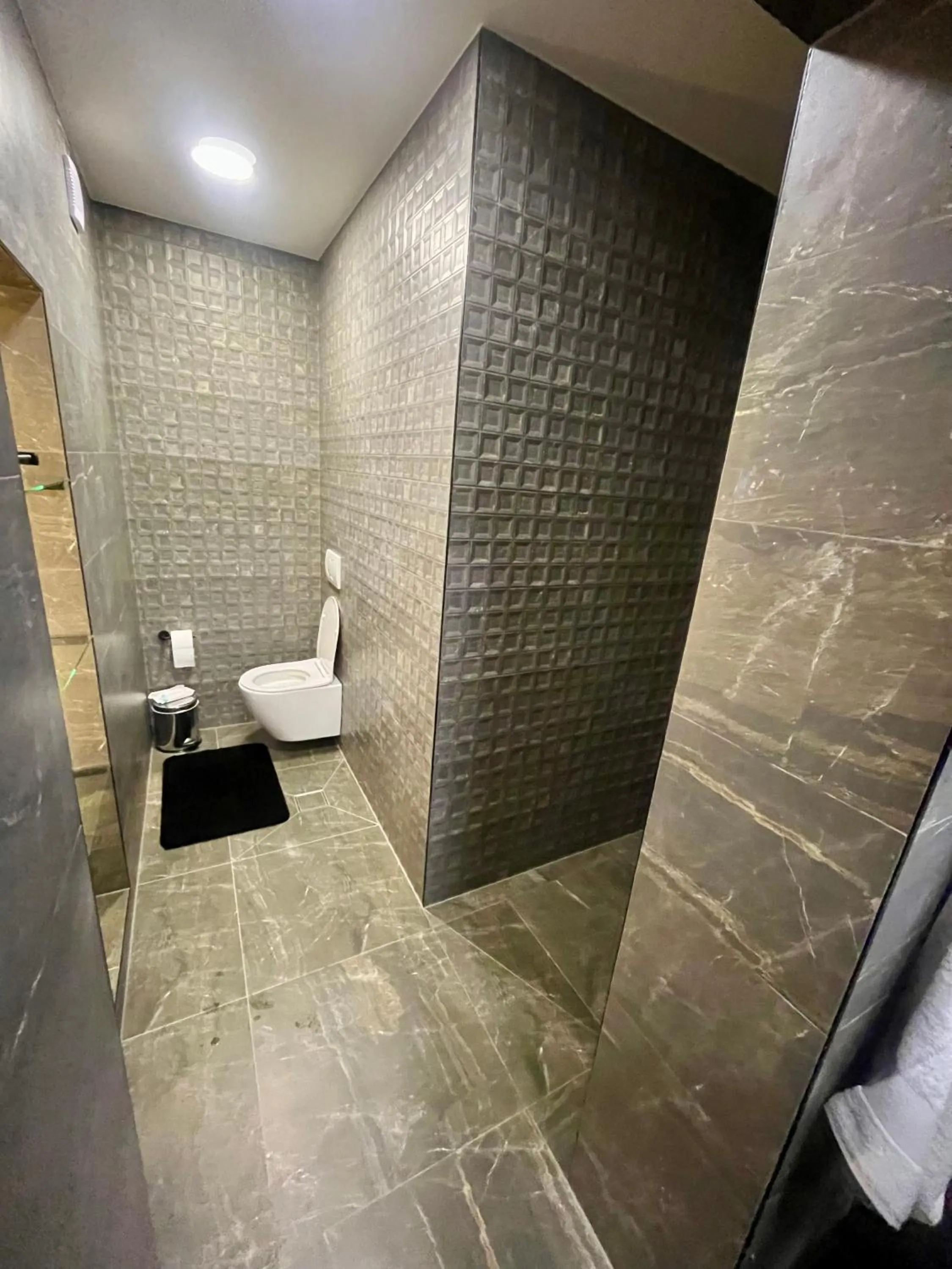 Shower in Apartments & rooms - TIANIS - Self check-in