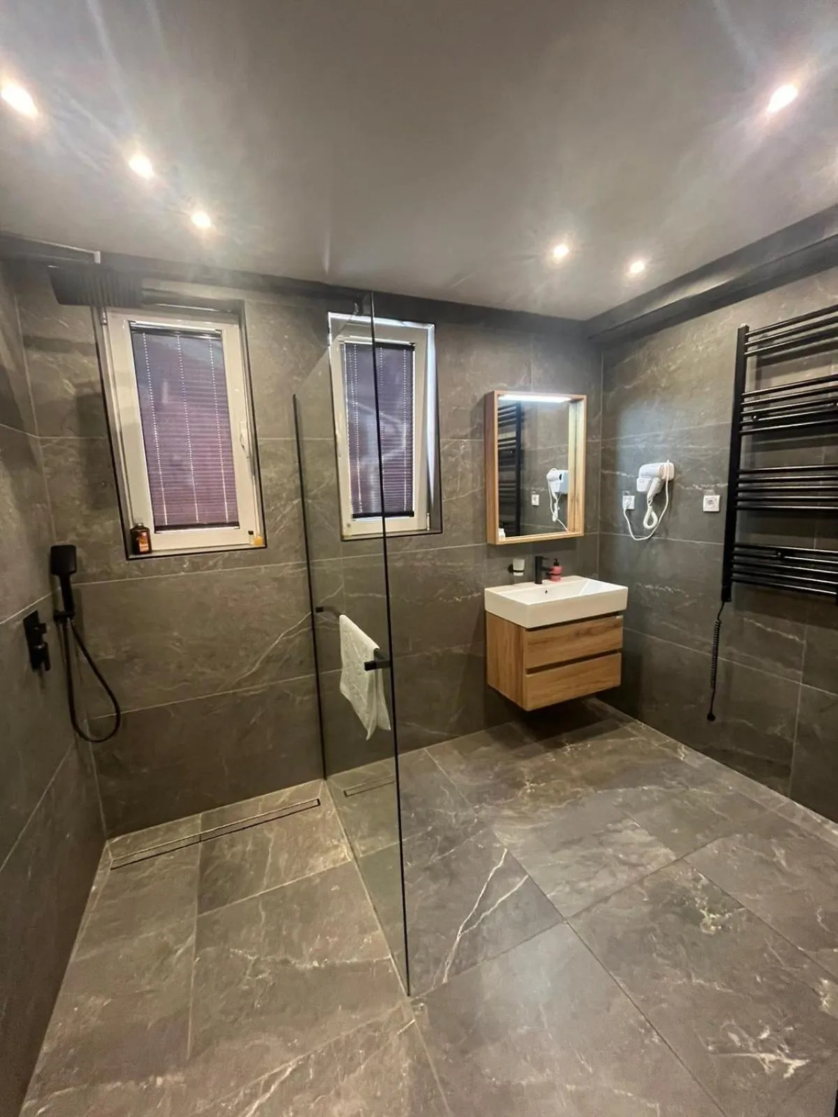 Shower in Apartments & rooms - TIANIS - Self check-in