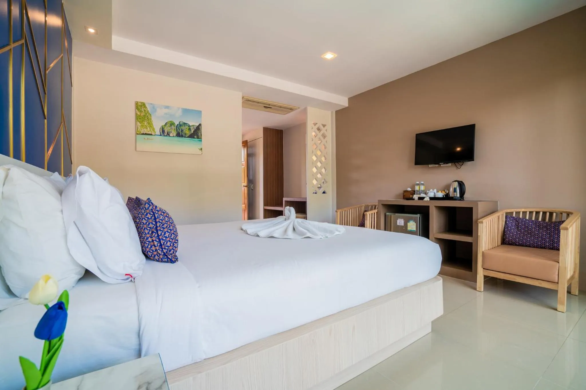 Bed in Phi Phi Anita Resort