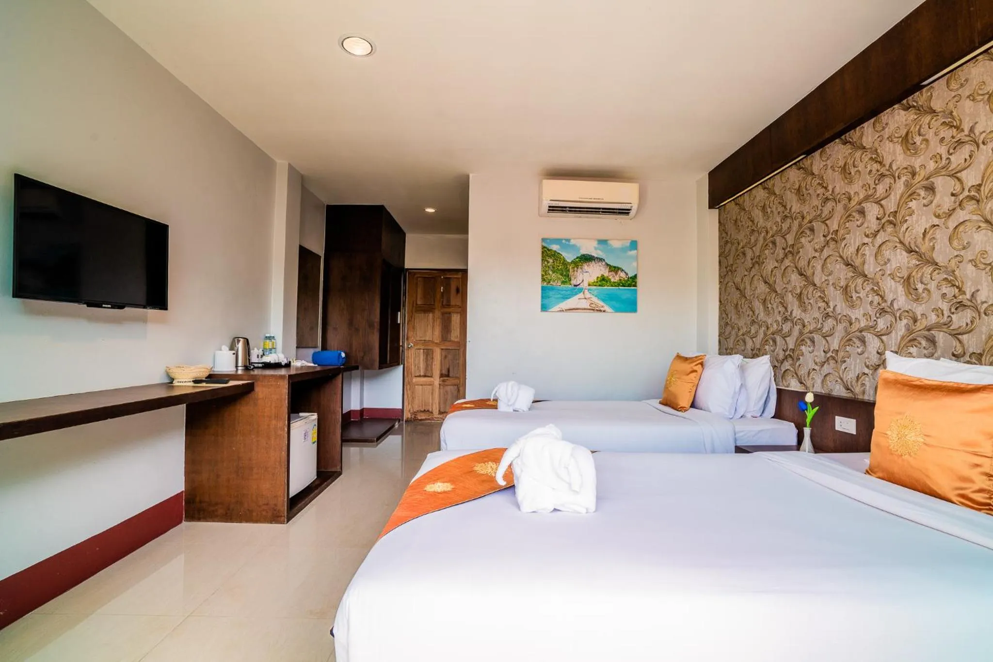Bed in Phi Phi Anita Resort