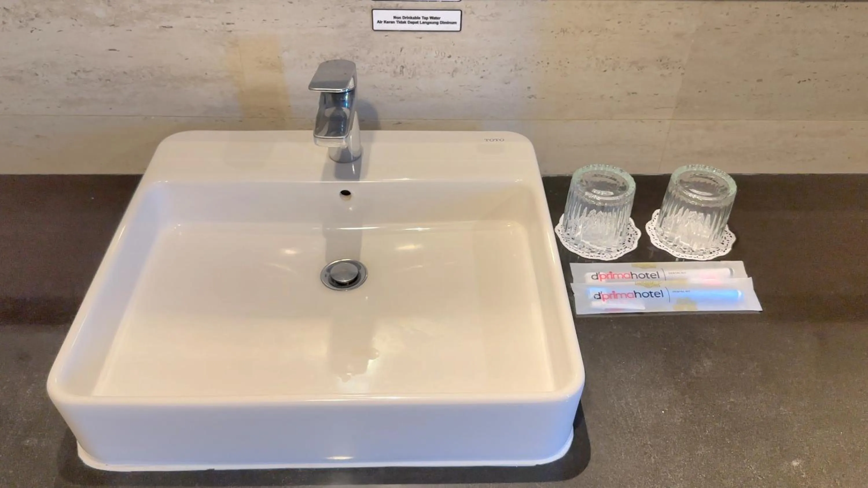 Bathroom in d'primahotel Kualanamu Airport Medan