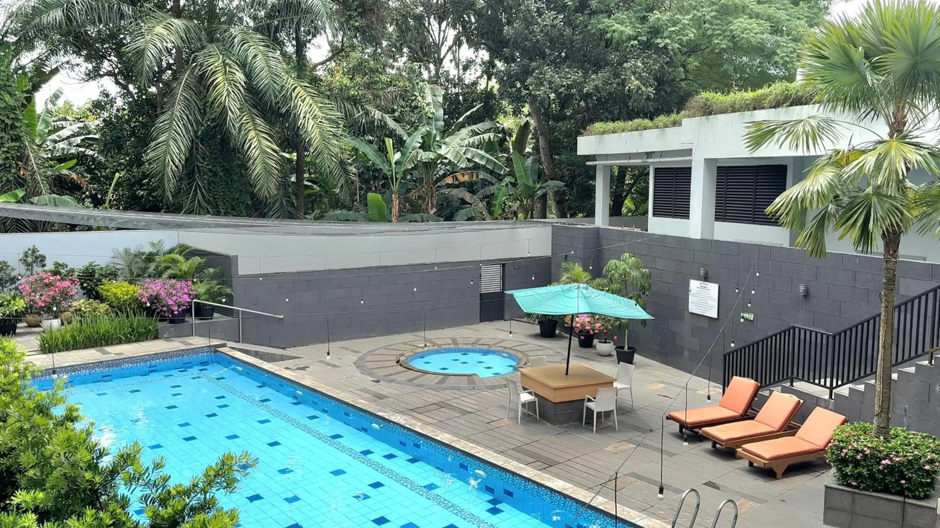 Swimming pool in d'primahotel Kualanamu Airport Medan Swimming pool in d'primahotel Kualanamu Airport Medan