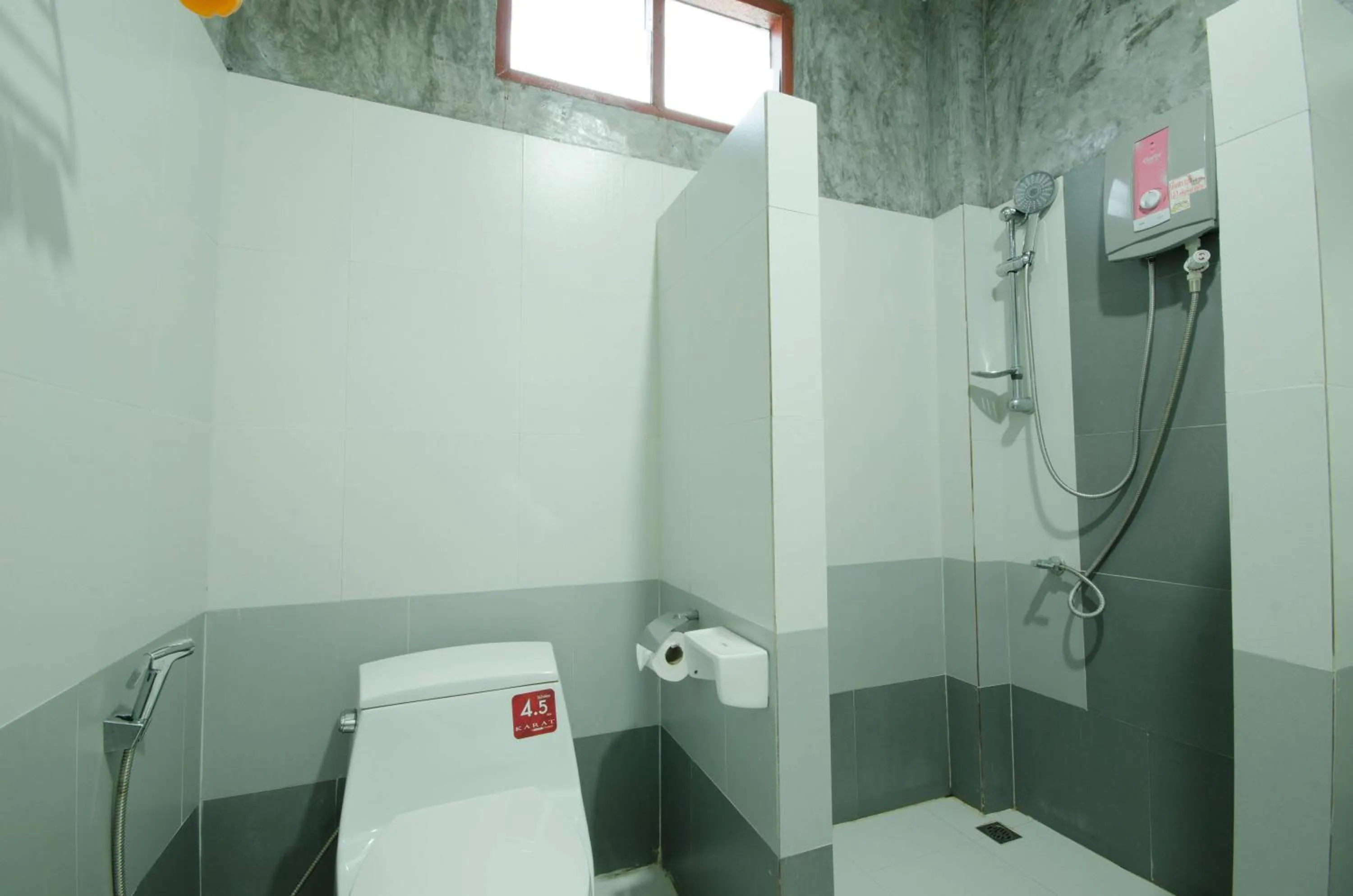 Shower in Haadson Resort & Koh Raham