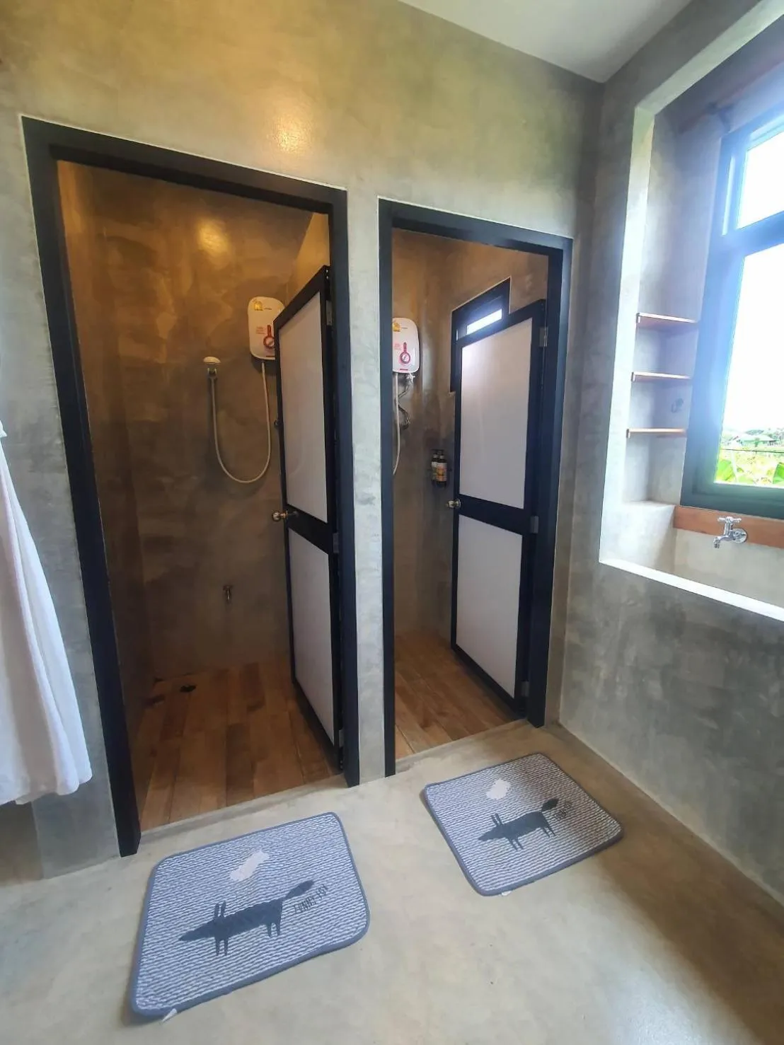 Shower in Le Cocotier