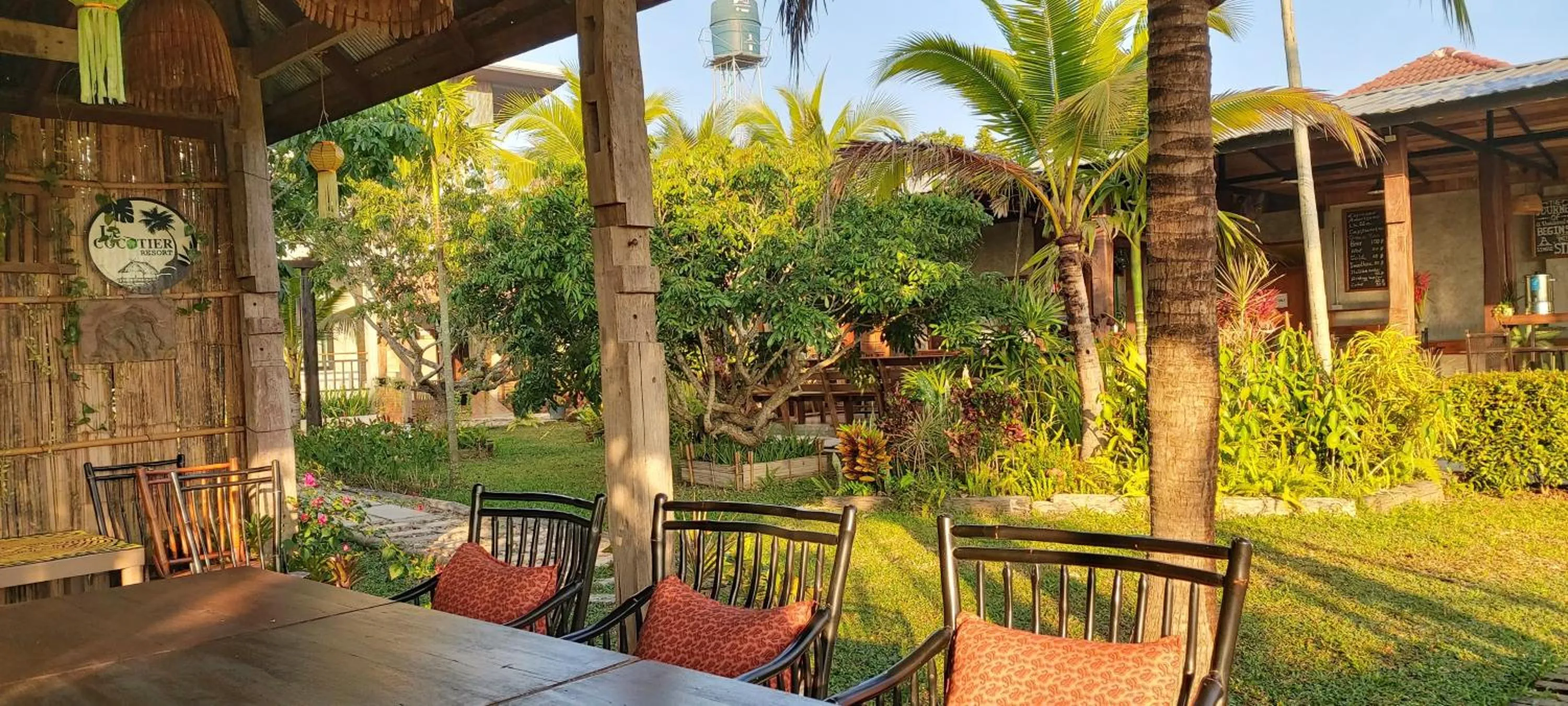 Restaurant/places to eat in Le Cocotier