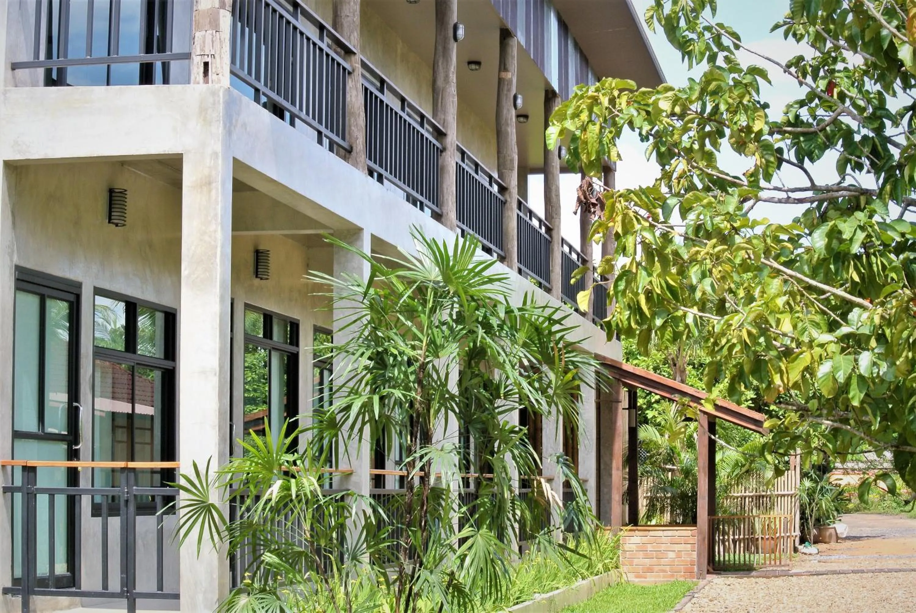 Facade/entrance in Le Cocotier