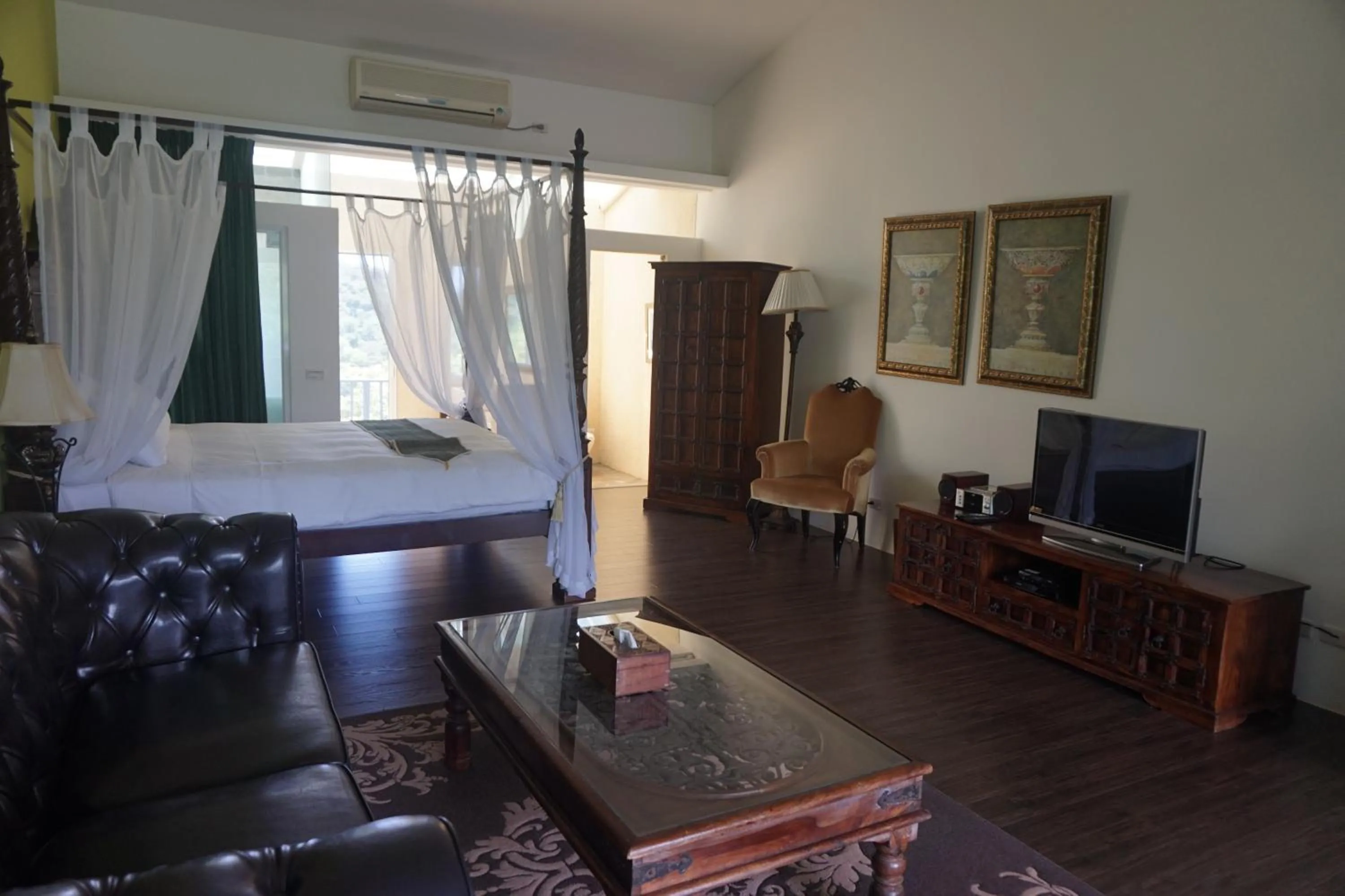 Bed in Juhu Farmstay