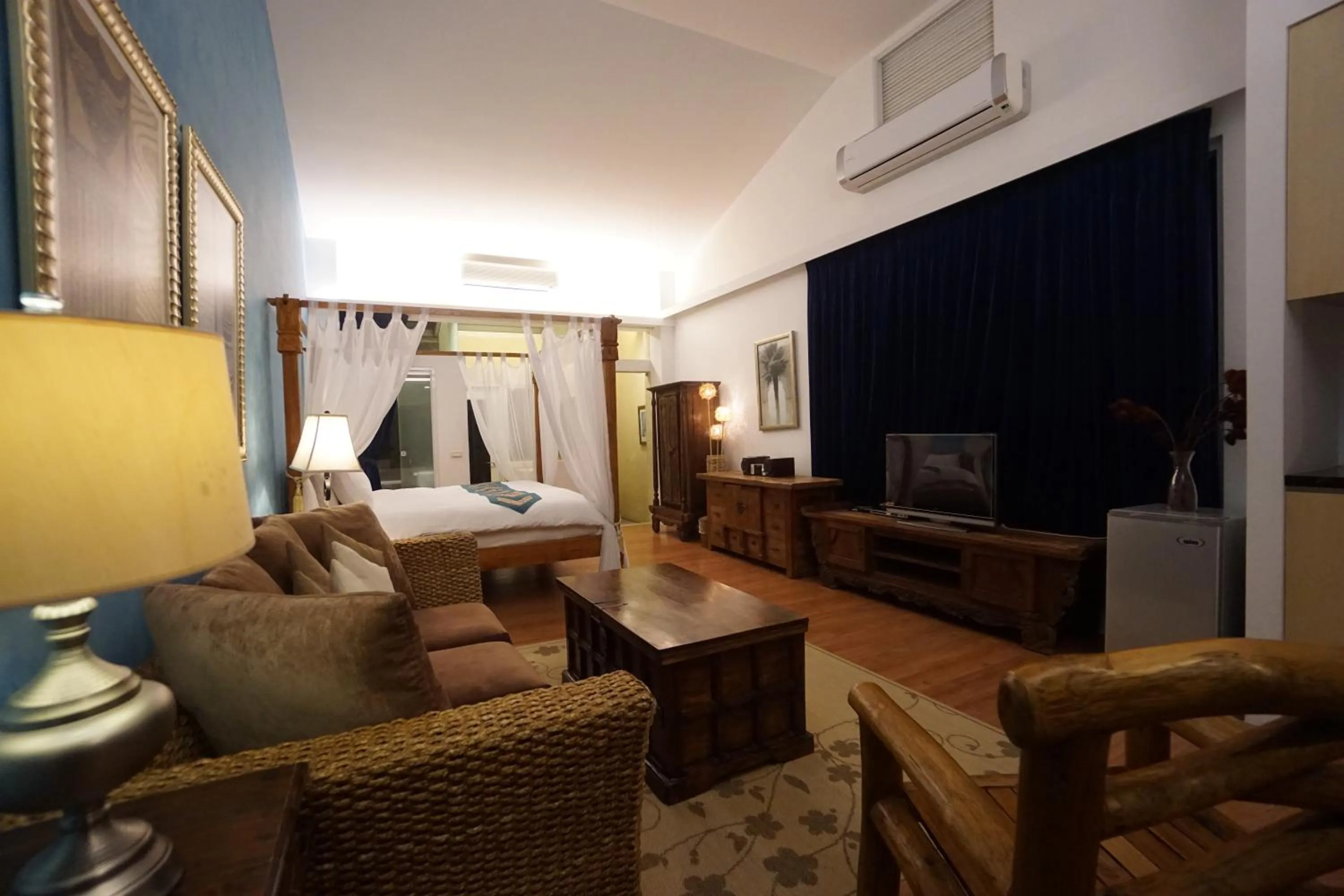 Bed in Juhu Farmstay