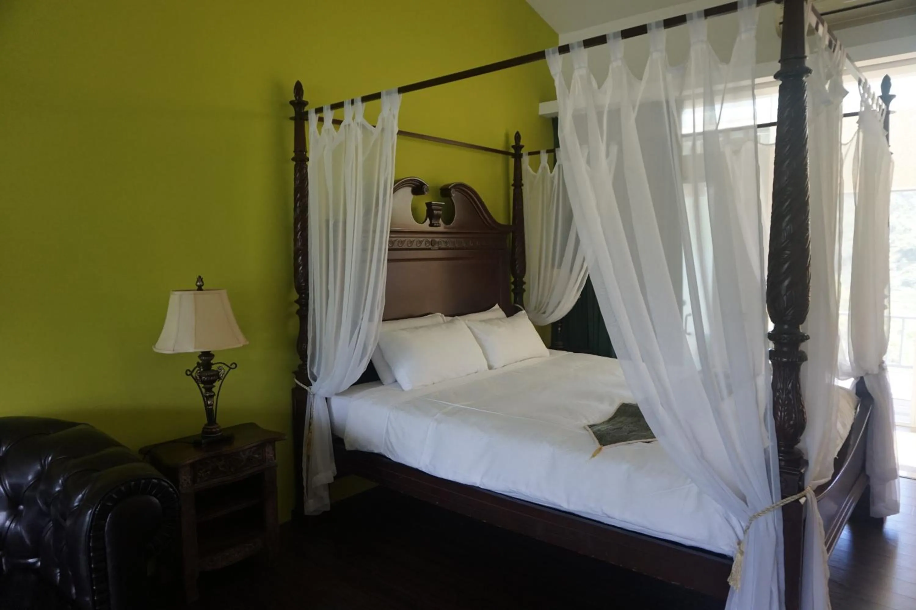 Bed in Juhu Farmstay