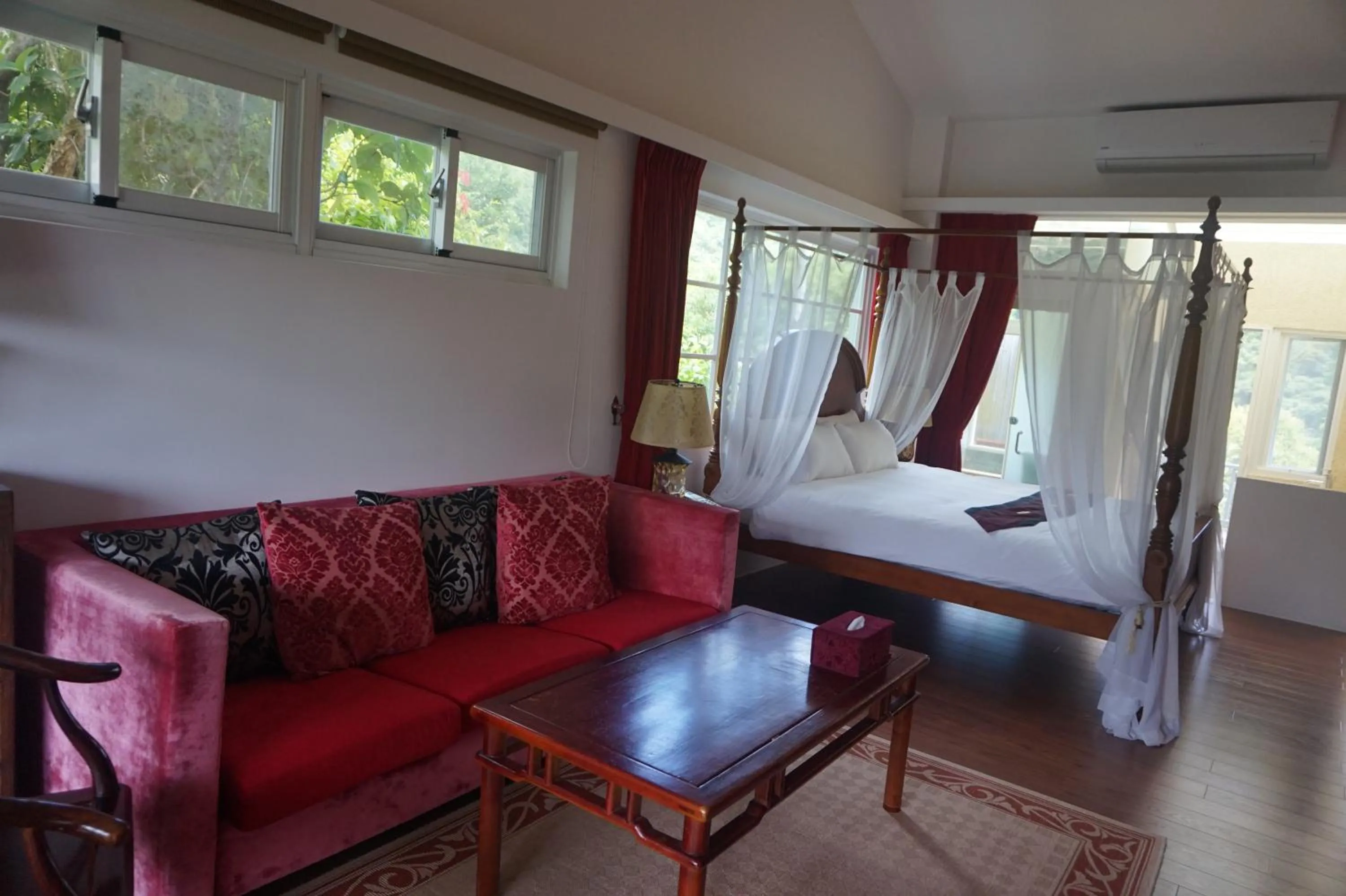 Bed in Juhu Farmstay