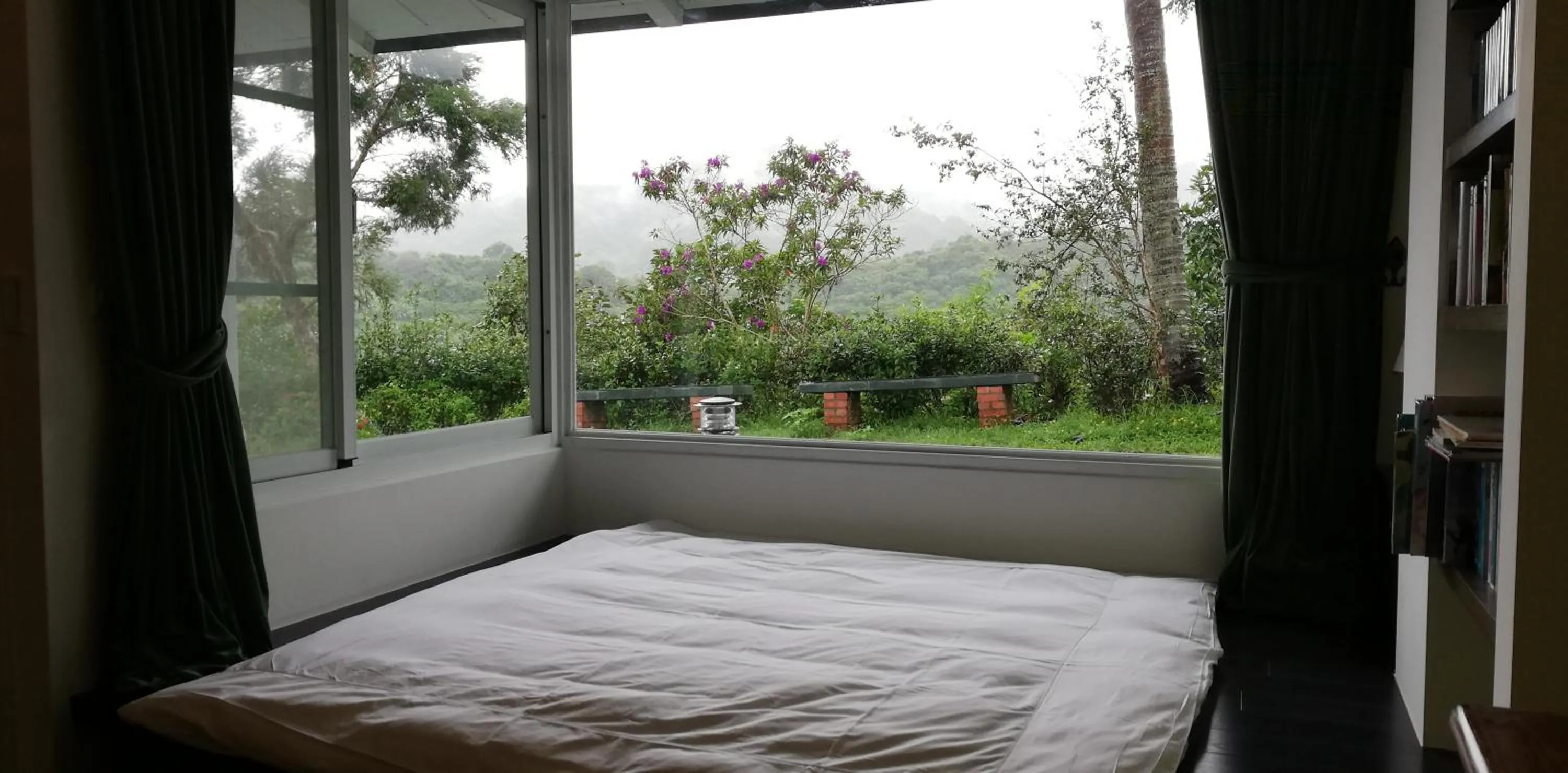 Bed in Juhu Farmstay
