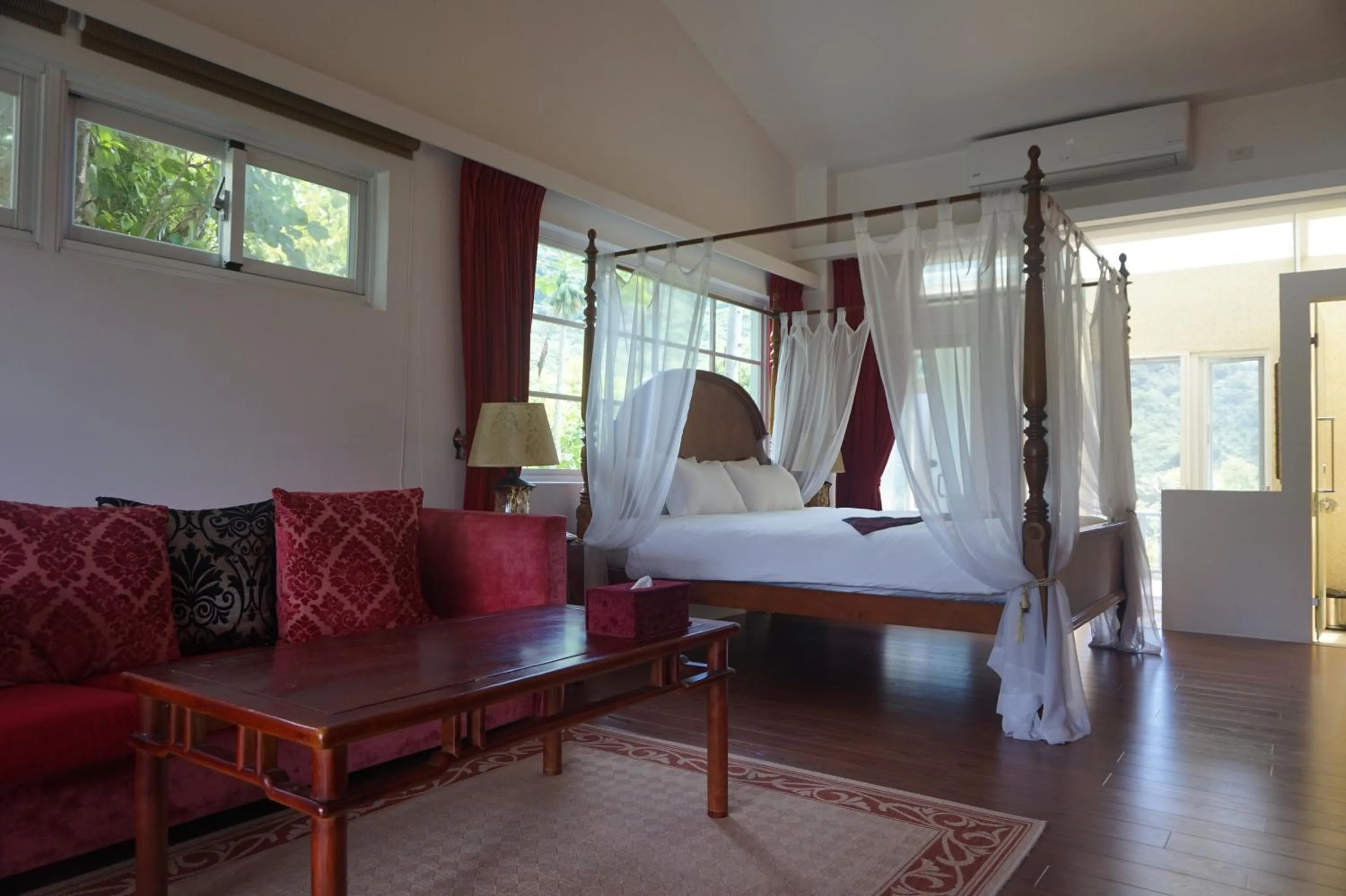Bed in Juhu Farmstay