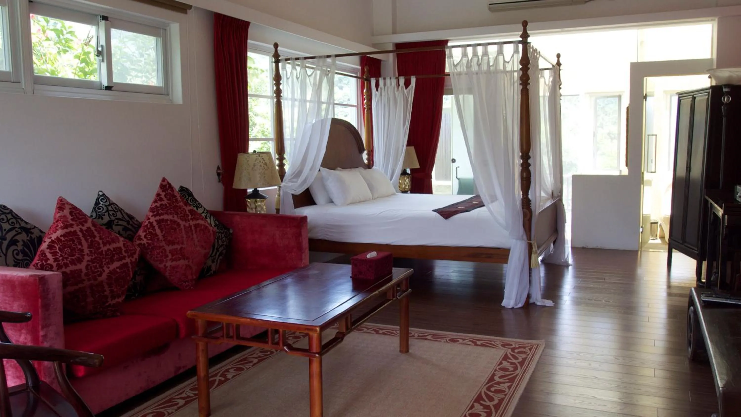 Bed in Juhu Farmstay
