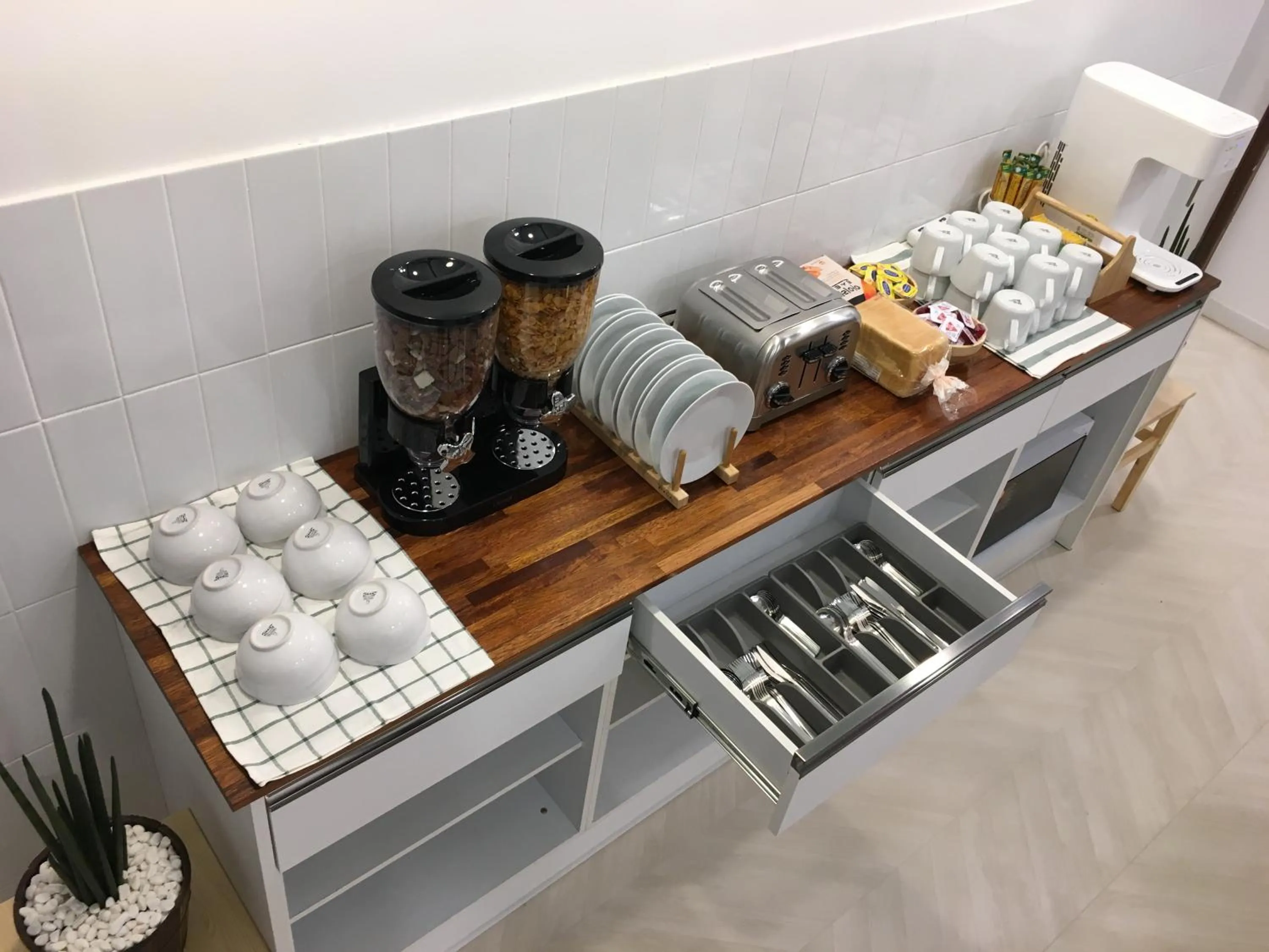 Continental breakfast in Hwadam Inn