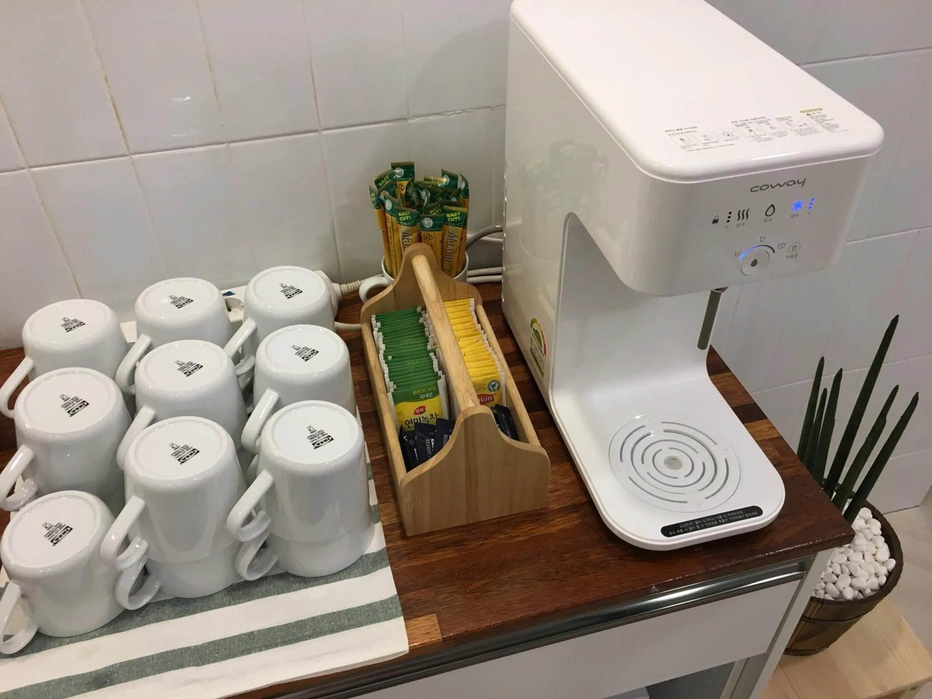 Continental breakfast in Hwadam Inn