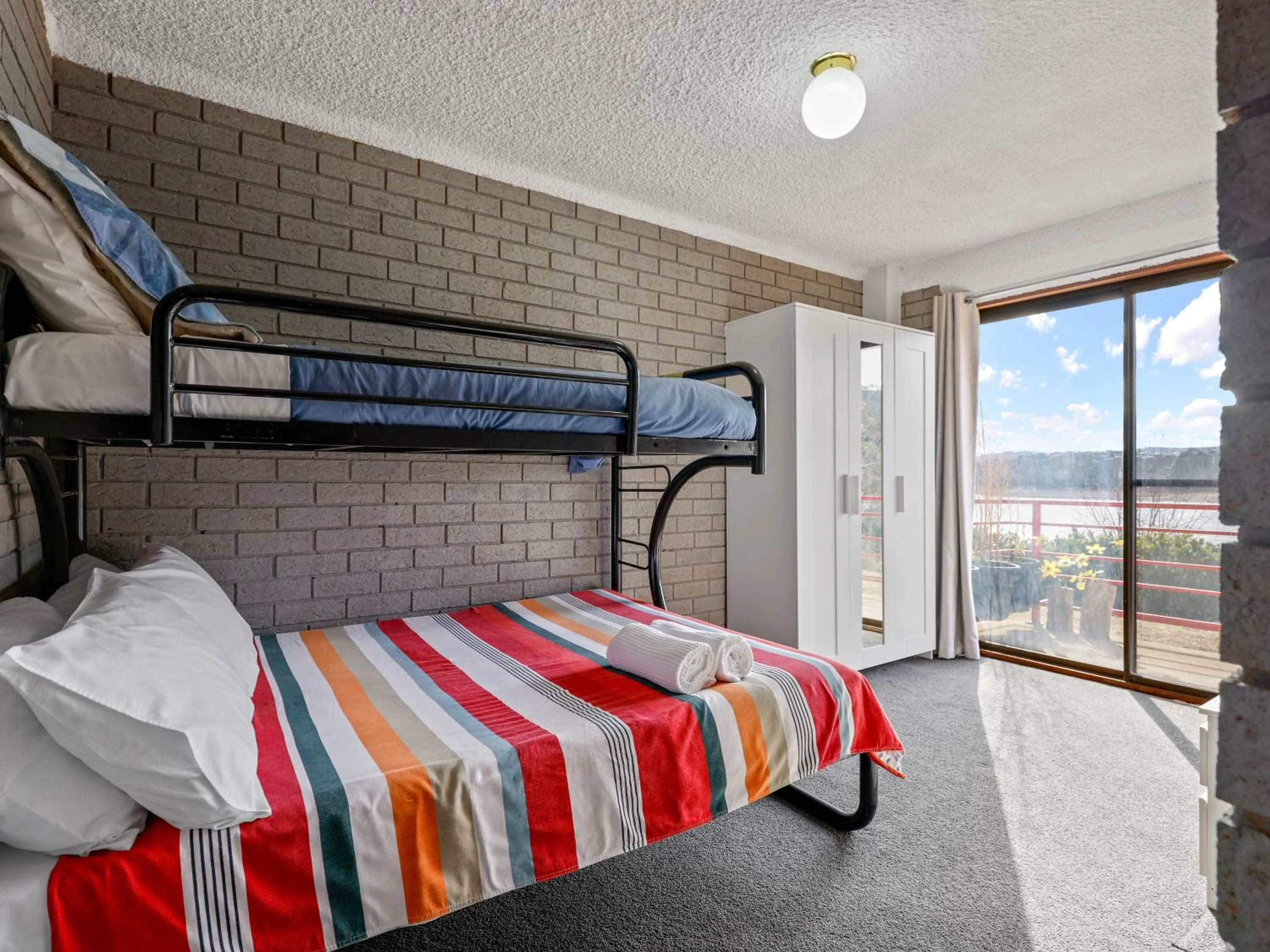 Bed in Pontis Lodge Waterfront Apartment
