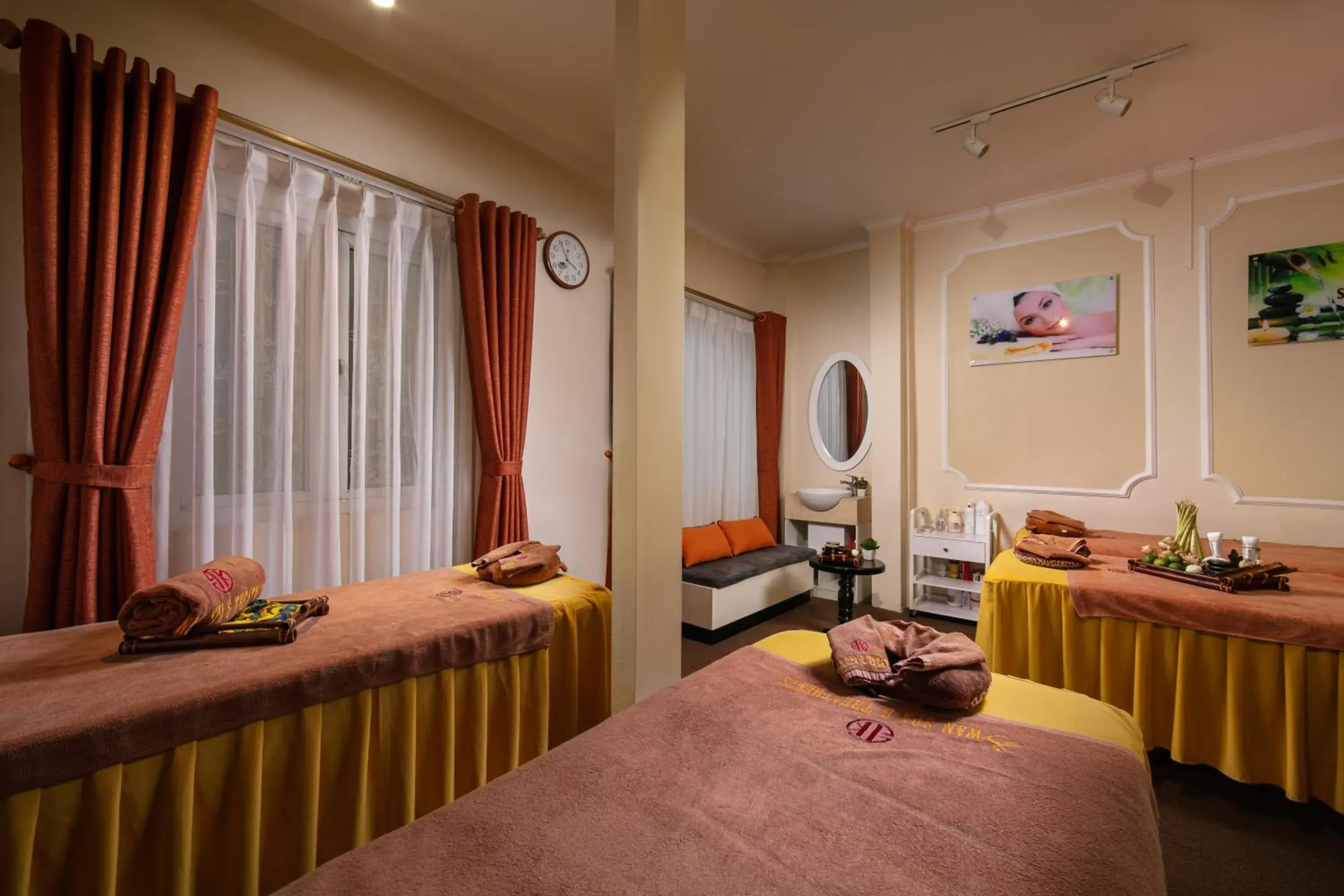 Massage, Bed in The Noble Swan Hotel & Spa Massage, Bed in The Noble Swan Hotel & Spa
