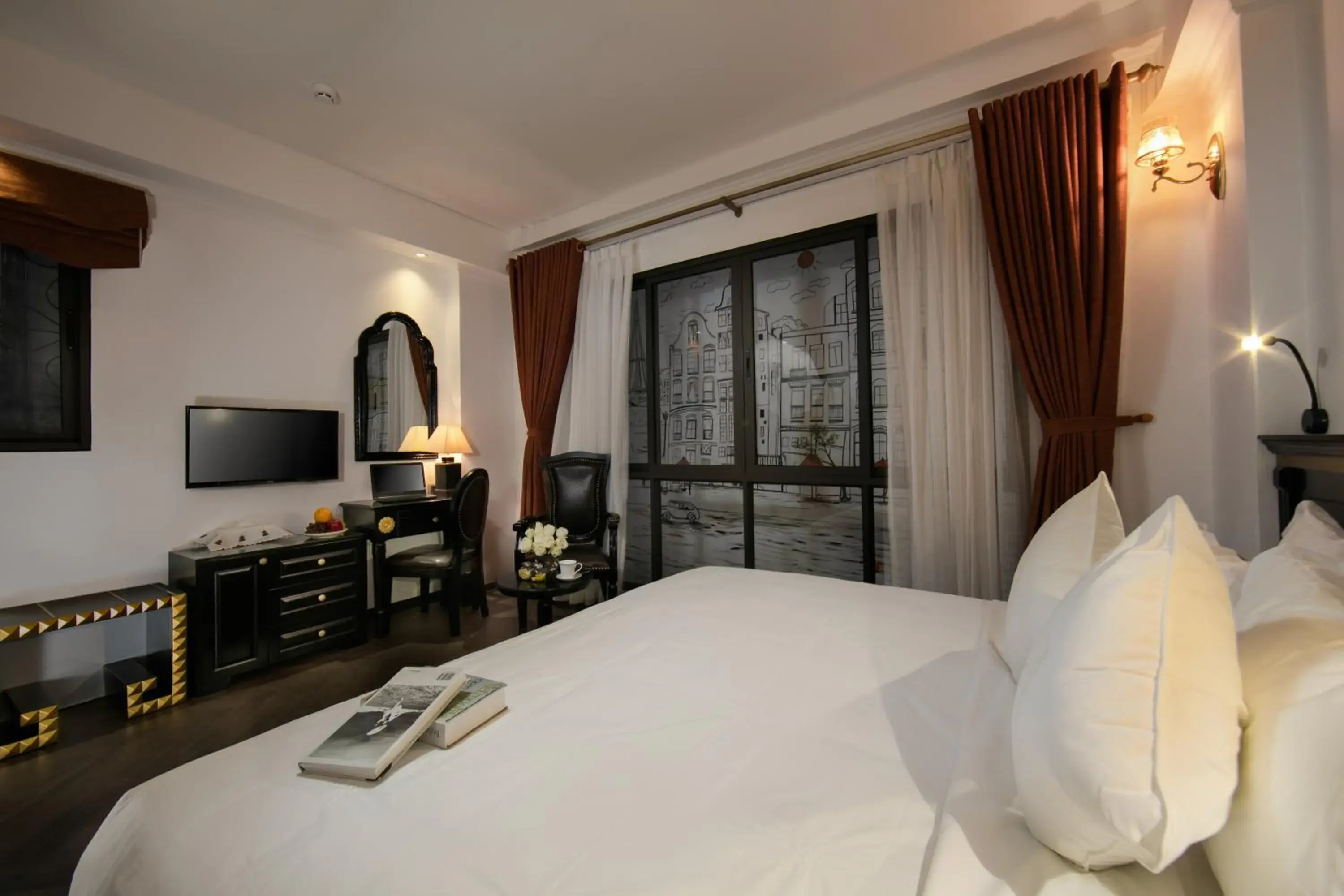 Photo of the whole room, Bed in Hanoi Center Silk Premium Hotel & Spa & Travel Photo of the whole room, Bed in Hanoi Center Silk Premium Hotel & Spa & Travel