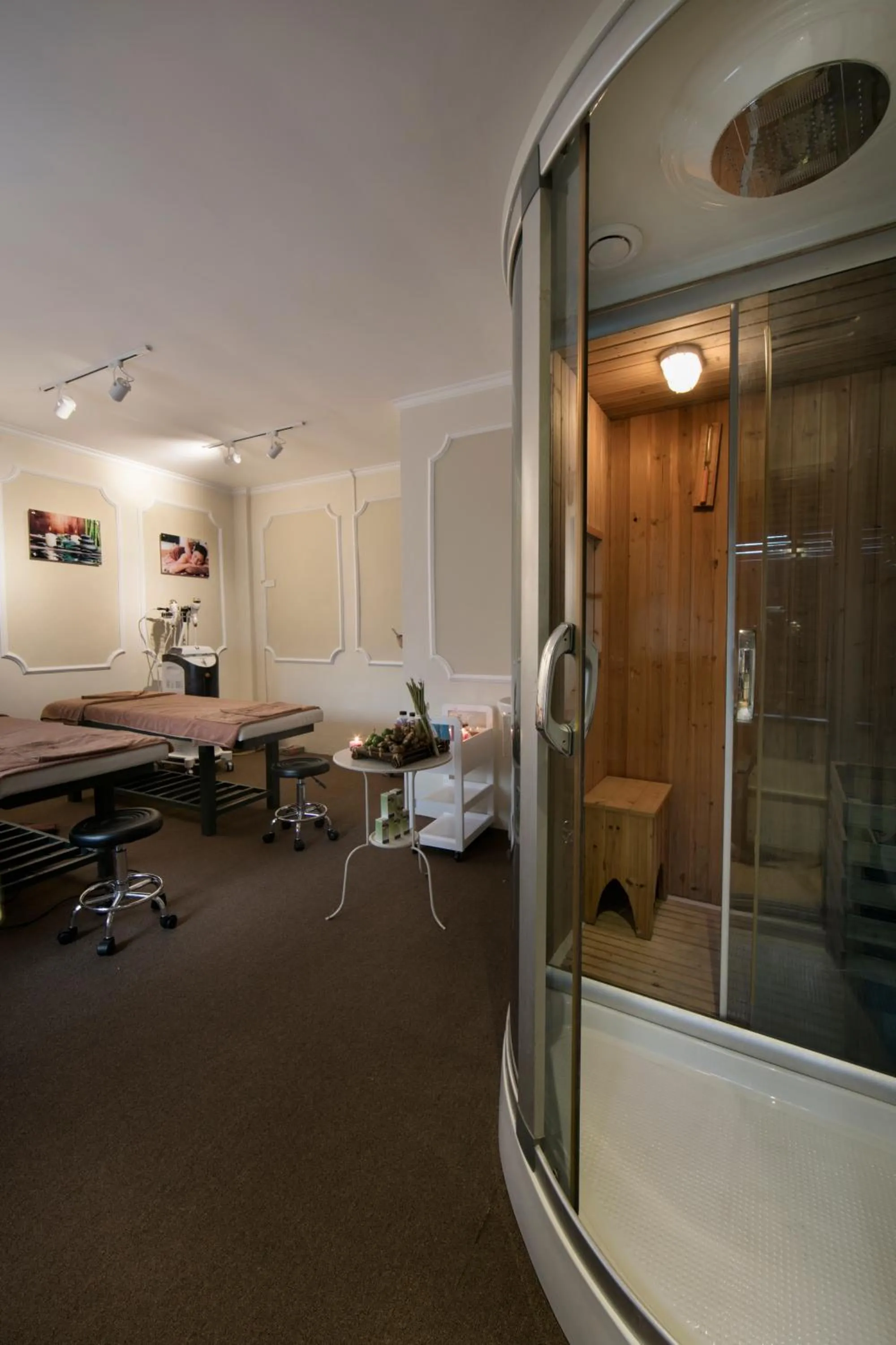 Restaurant/places to eat in The Noble Swan Hotel & Spa