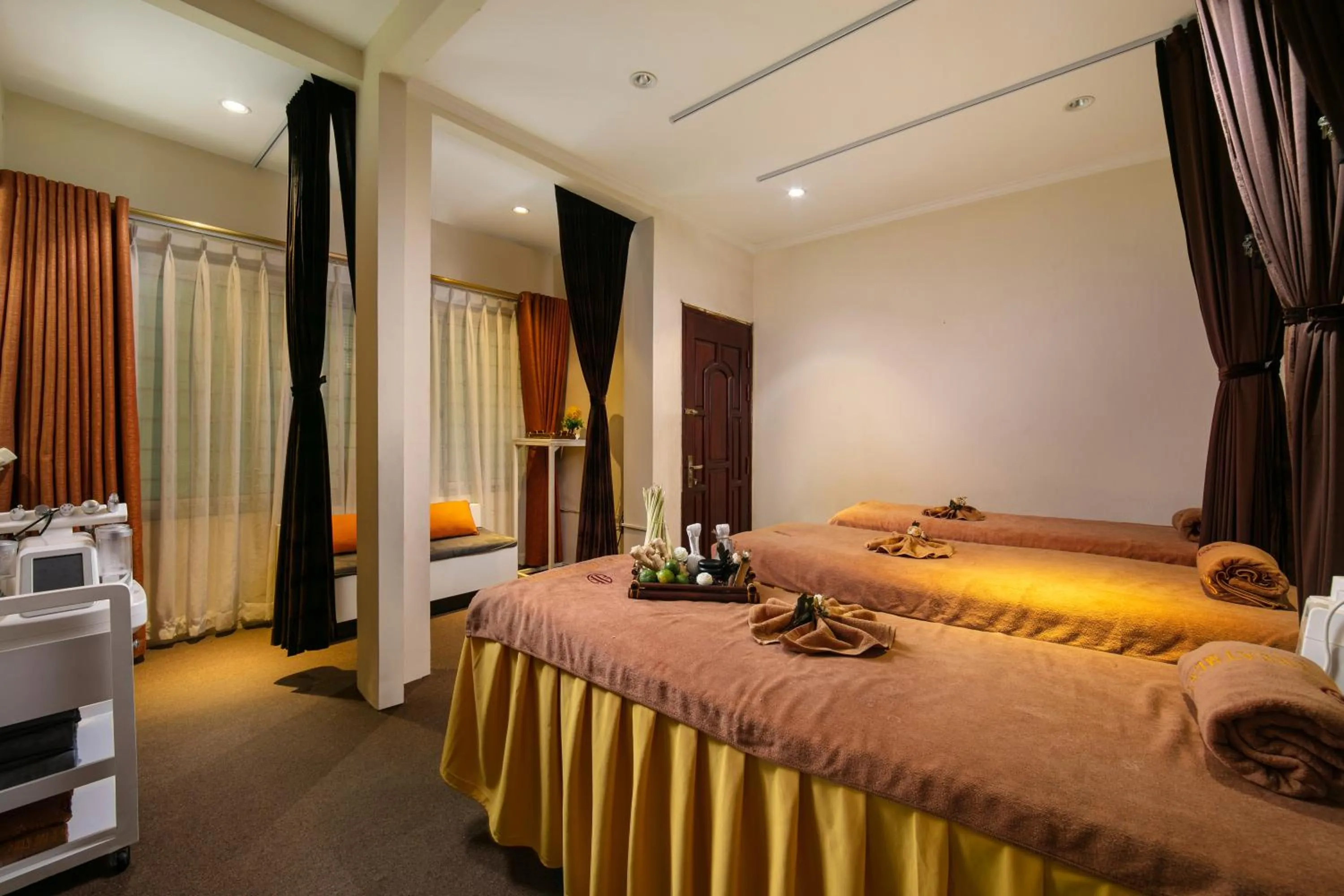 Massage, Bed in The Noble Swan Hotel & Spa