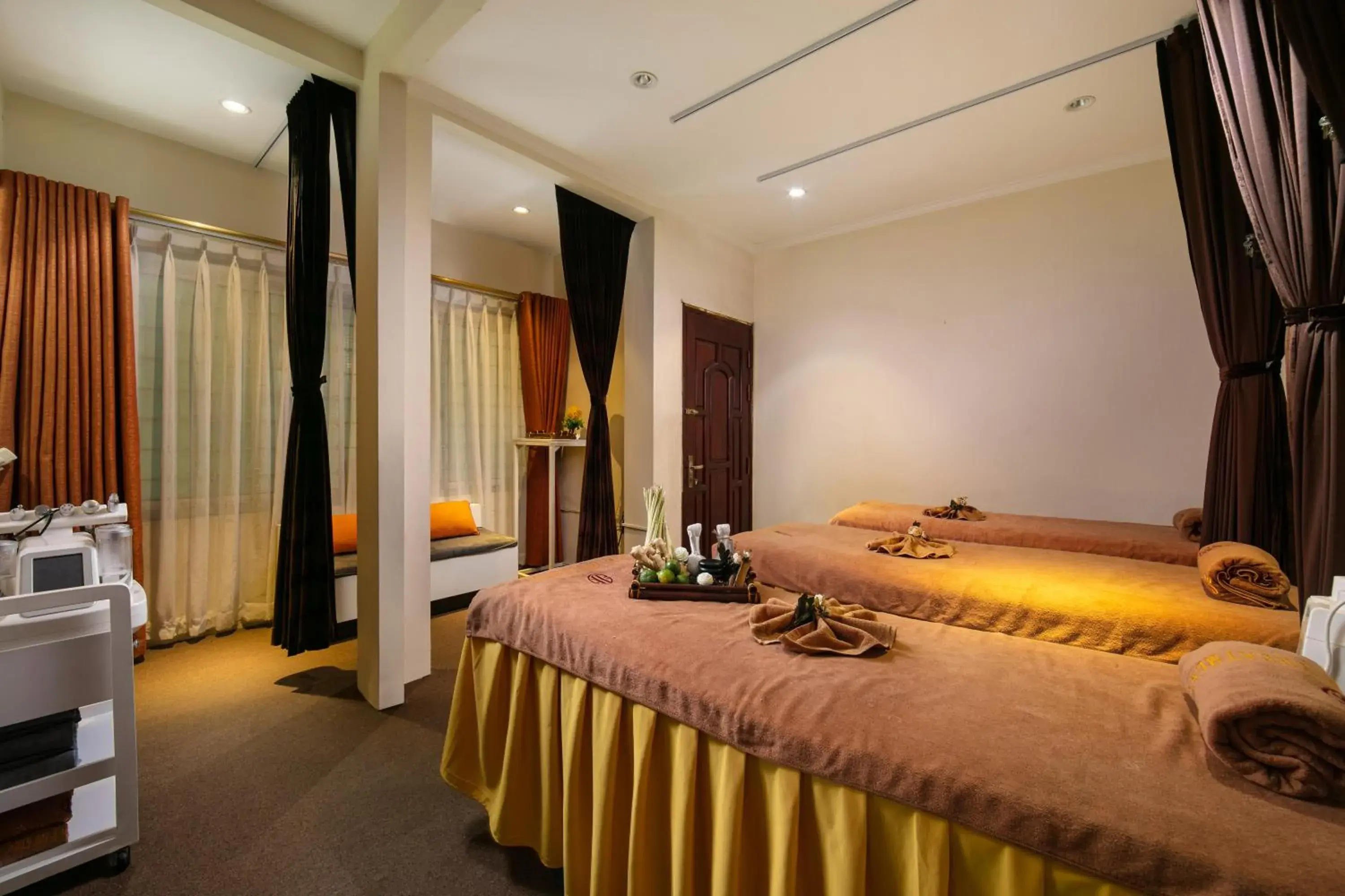 Massage, Bed in The Noble Swan Hotel & Spa Massage, Bed in The Noble Swan Hotel & Spa
