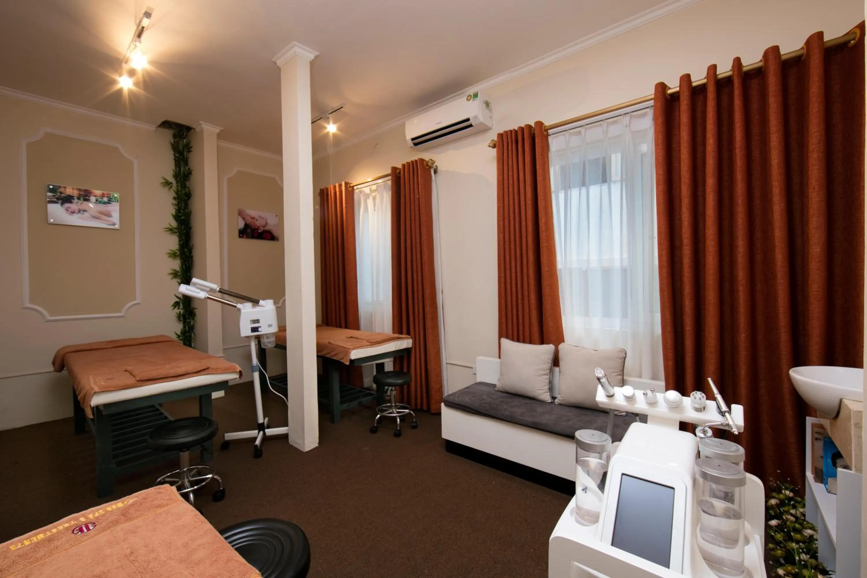 Restaurant/places to eat in The Noble Swan Hotel & Spa