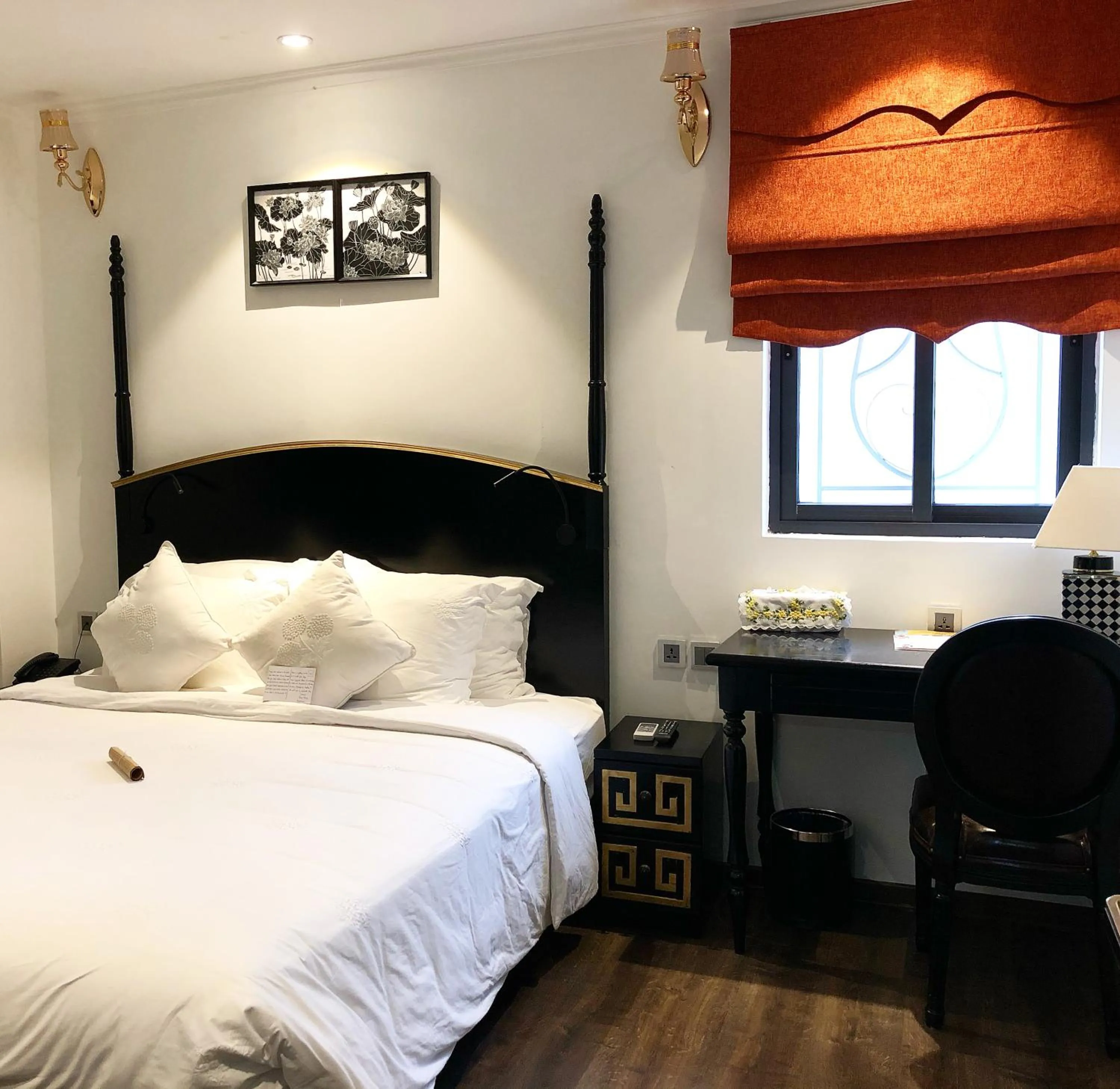 Seating area, Bed in The Noble Swan Hotel & Spa