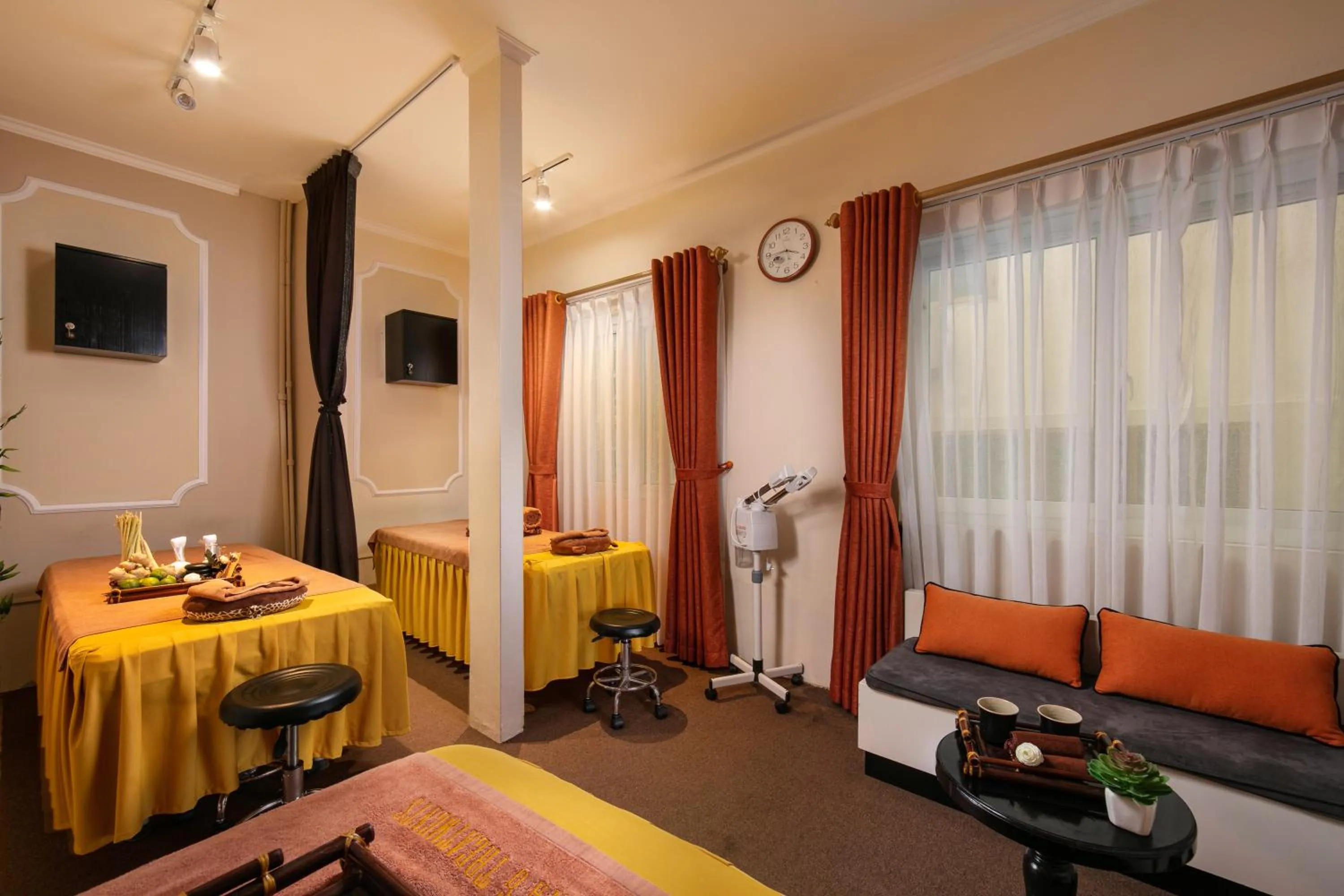 Massage, Bed in The Noble Swan Hotel & Spa
