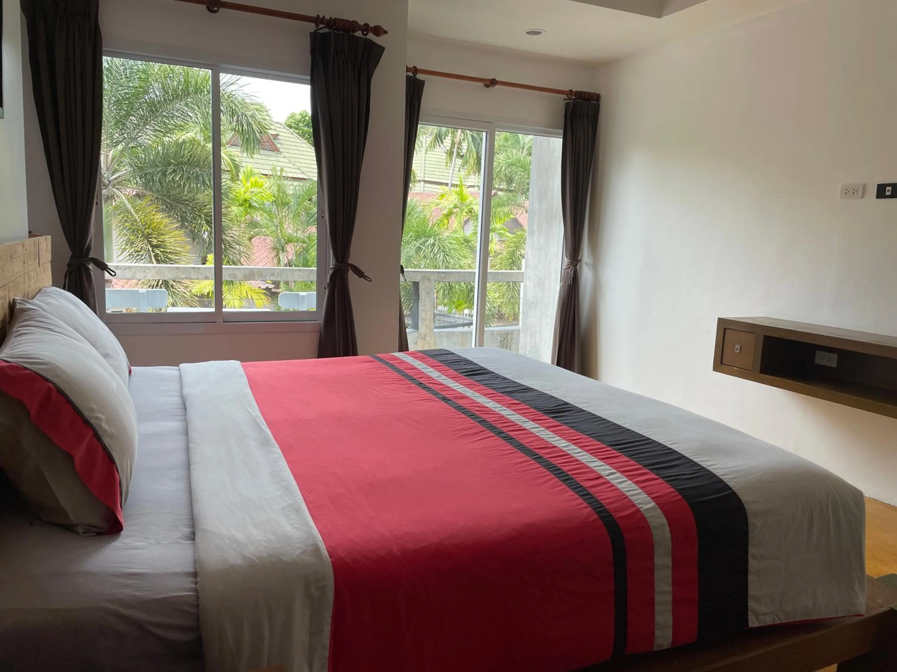 Bed in See Through Resort Haad Yao