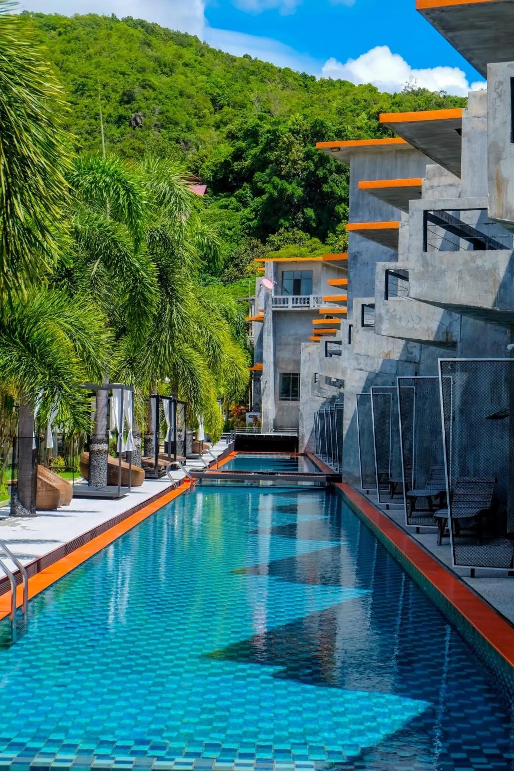 Swimming pool in See Through Resort Haad Yao