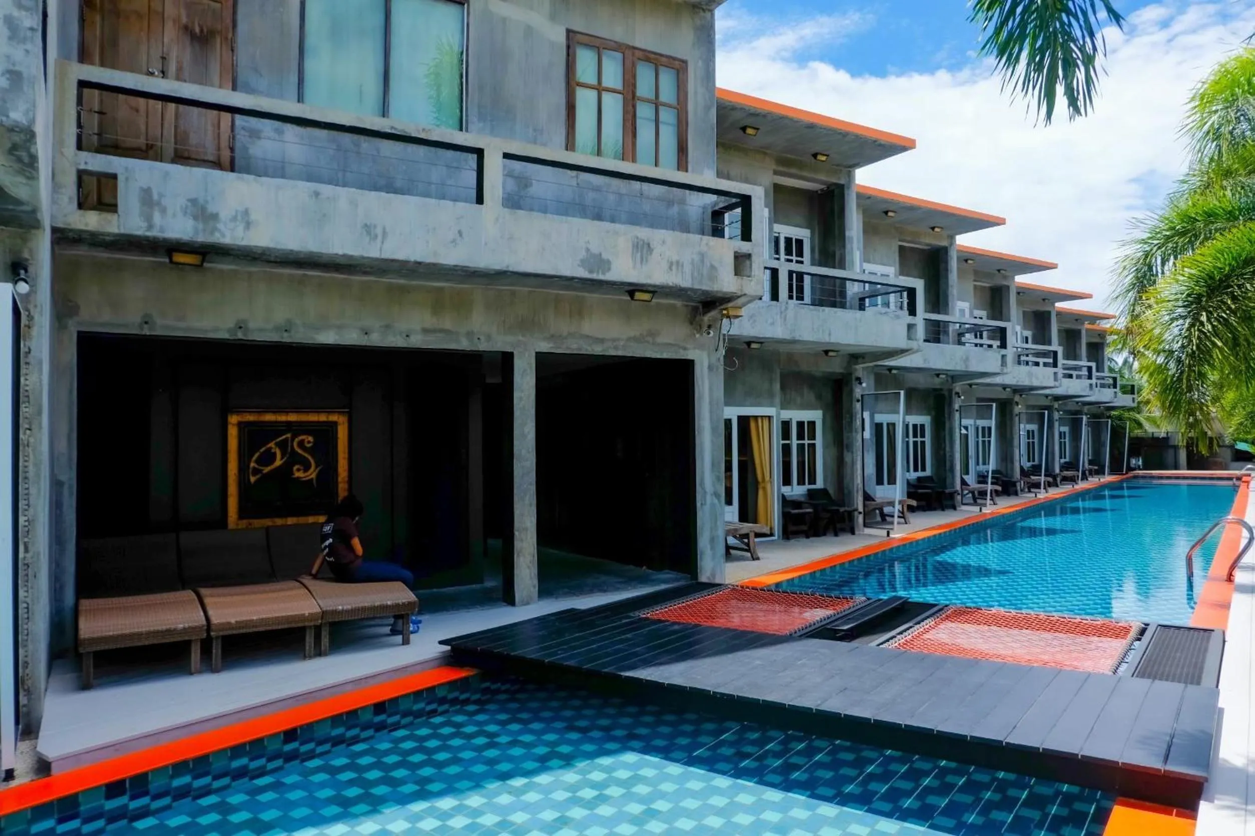 Swimming pool in See Through Resort Haad Yao