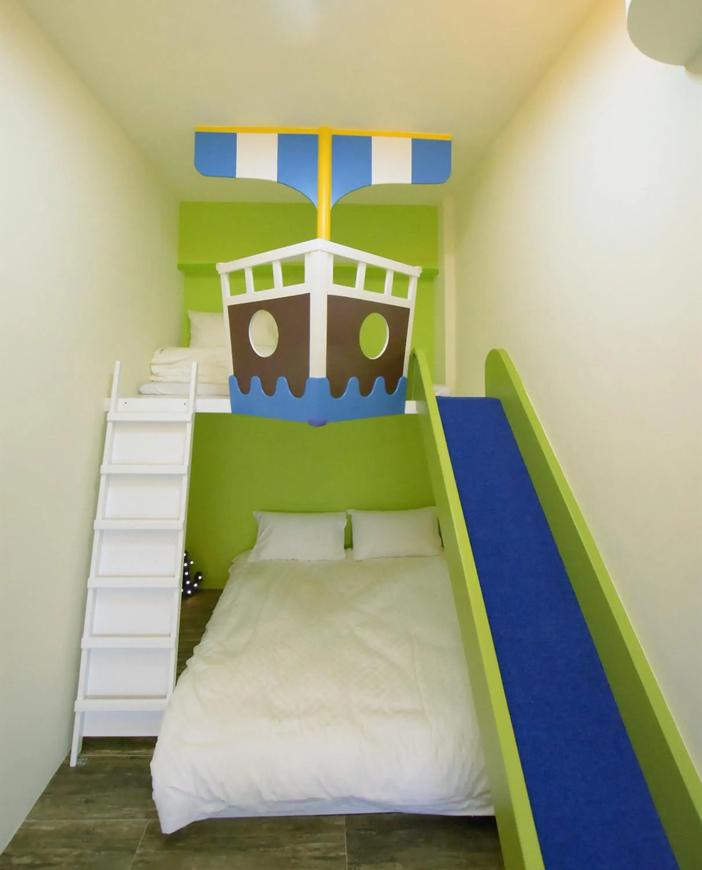 Triple Room with Shower in 23 Here B&B Triple Room with Shower in 23 Here B&B
