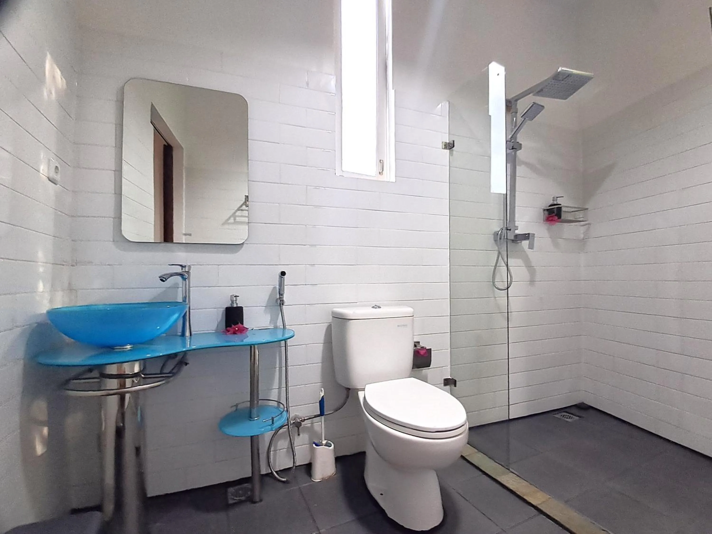 Shower in Katara Gili, Boutique Rooms and Bungalows