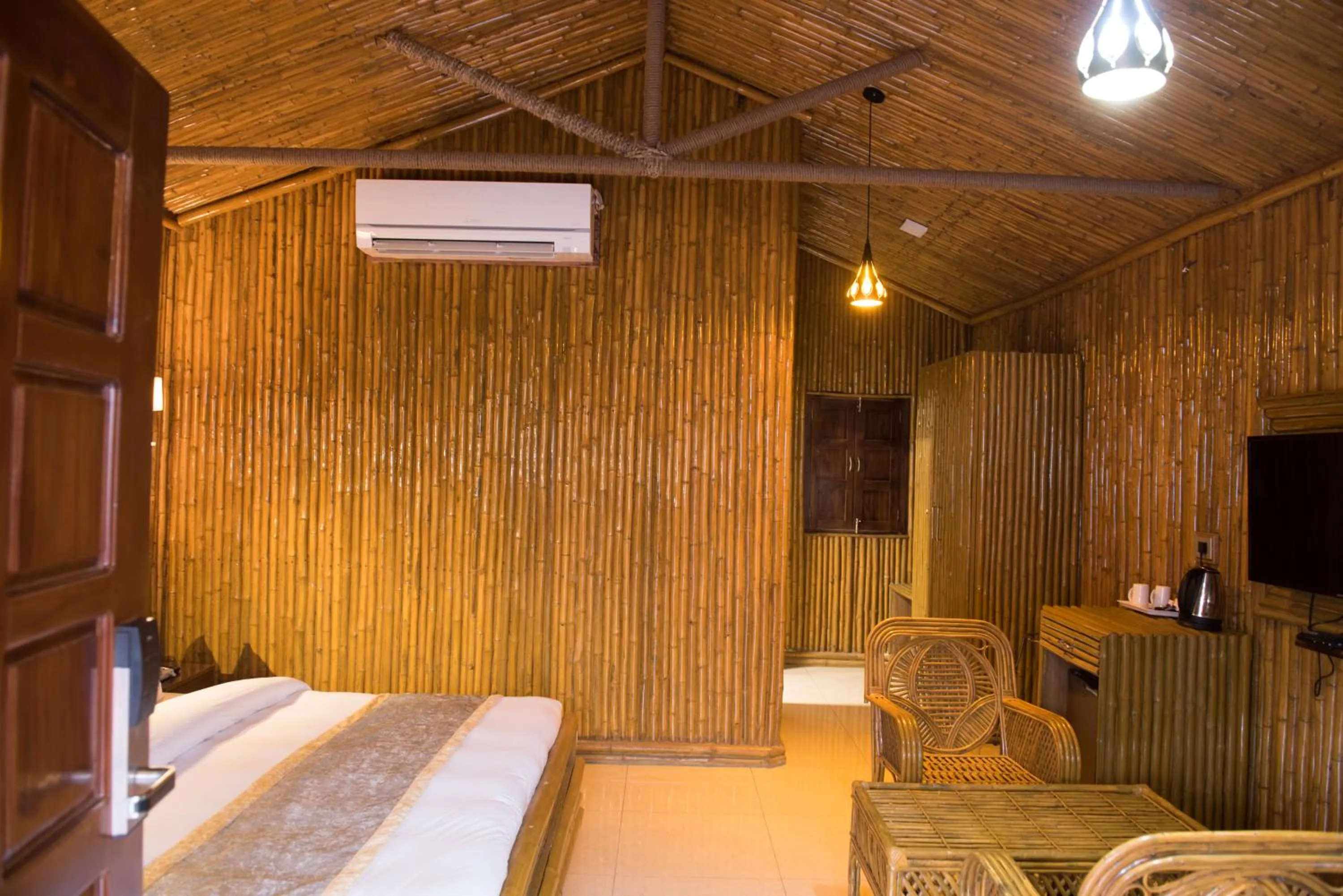 TV and multimedia, Bed in Sun Hotel and Resort, Mount Abu