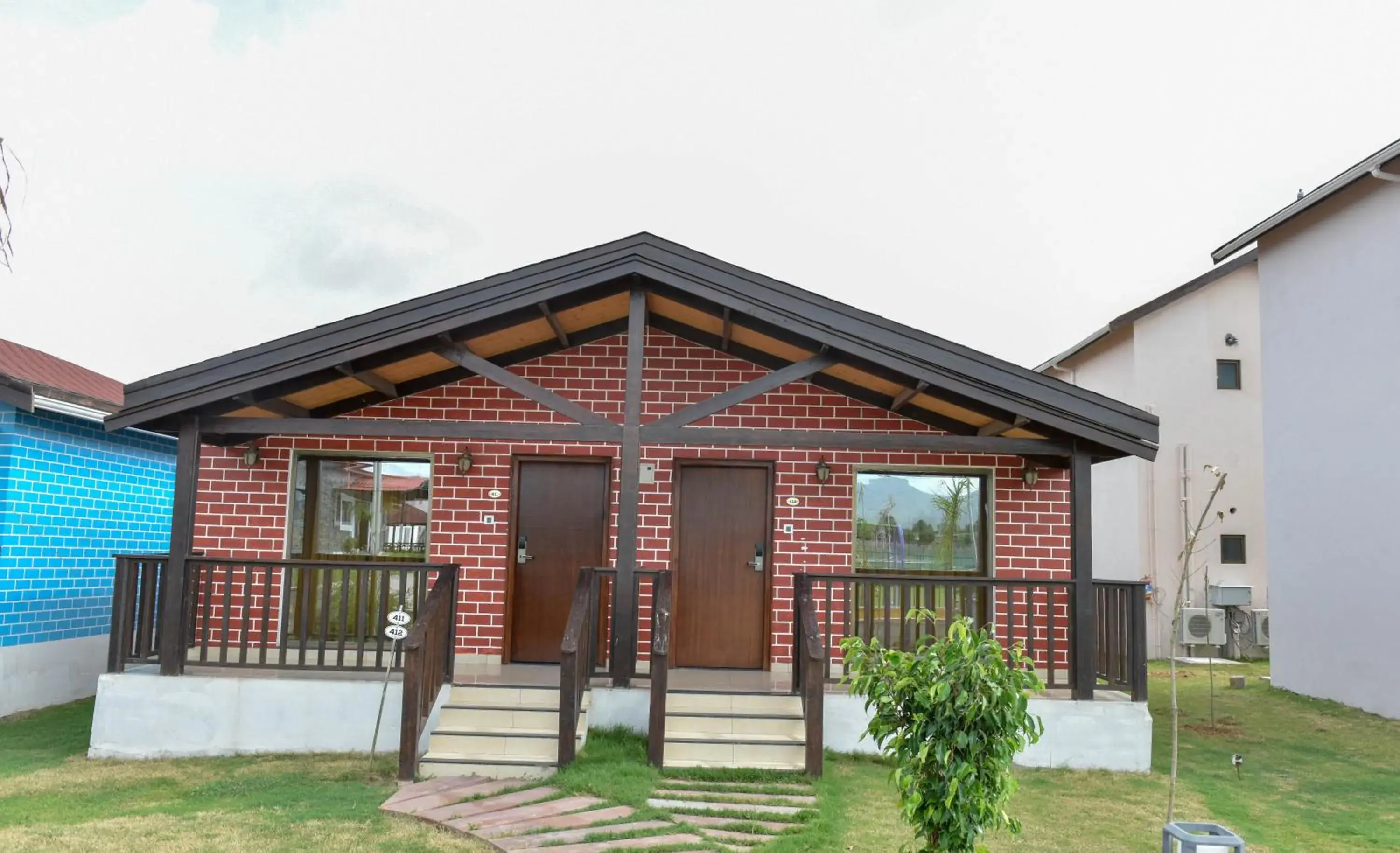 Facade/entrance in Sun Hotel and Resort, Mount Abu Facade/entrance in Sun Hotel and Resort, Mount Abu