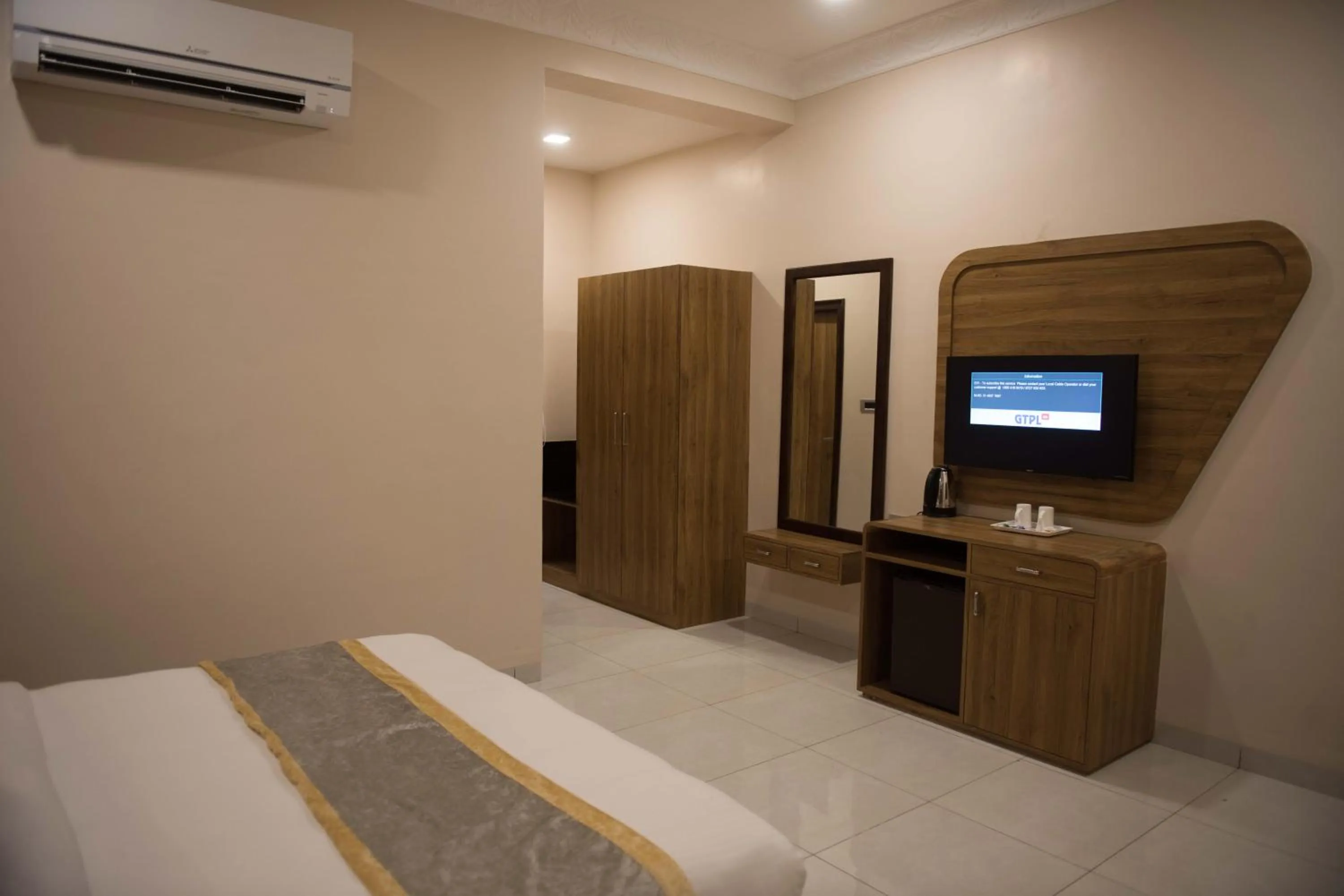 TV and multimedia, Bed in Sun Hotel and Resort, Mount Abu