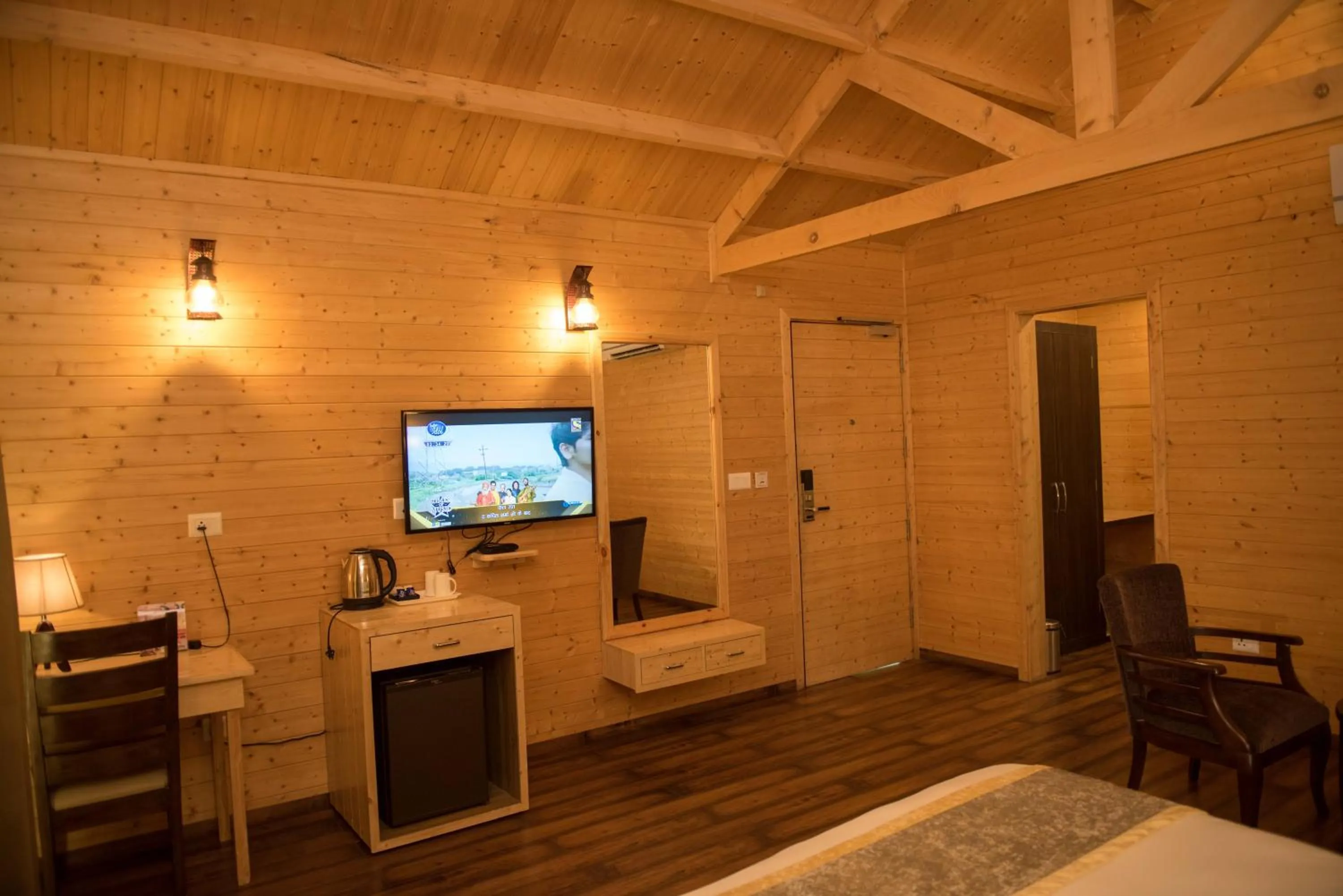 TV and multimedia, Bed in Sun Hotel and Resort, Mount Abu