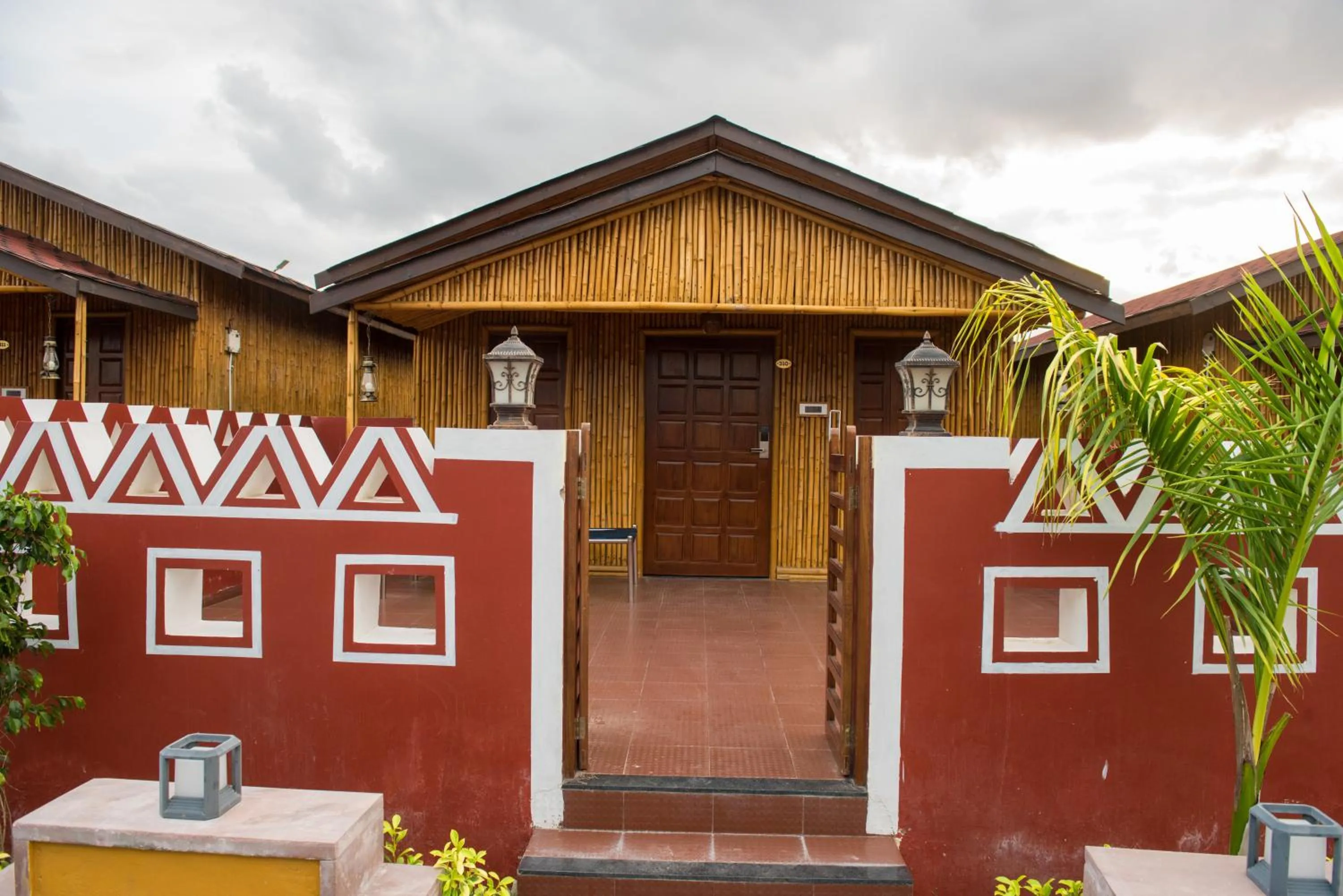 Facade/entrance in Sun Hotel and Resort, Mount Abu