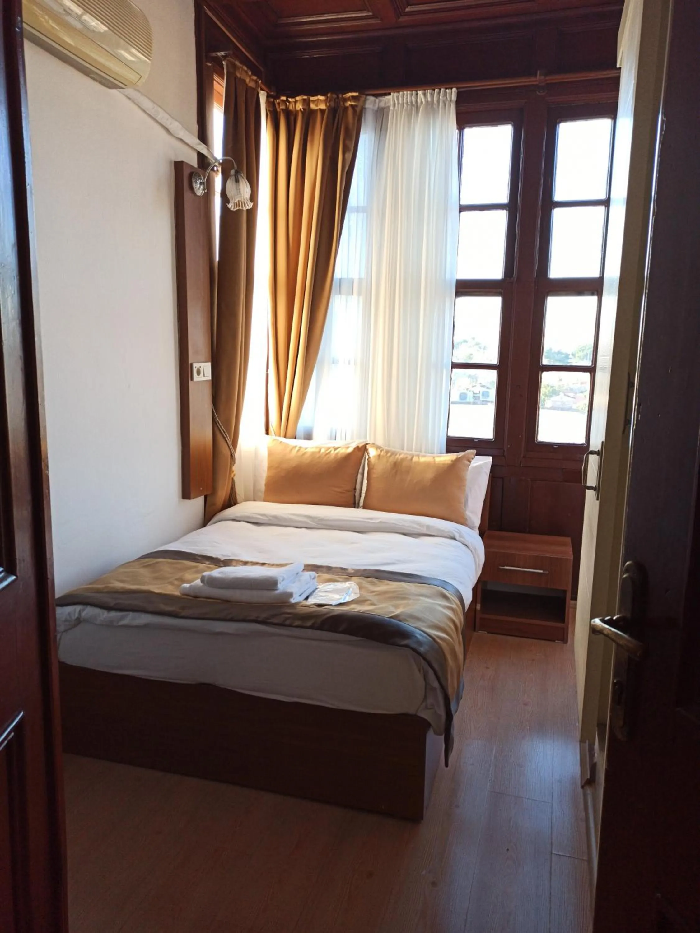 Photo of the whole room, Bed in Konak Hotel Kaleiçi