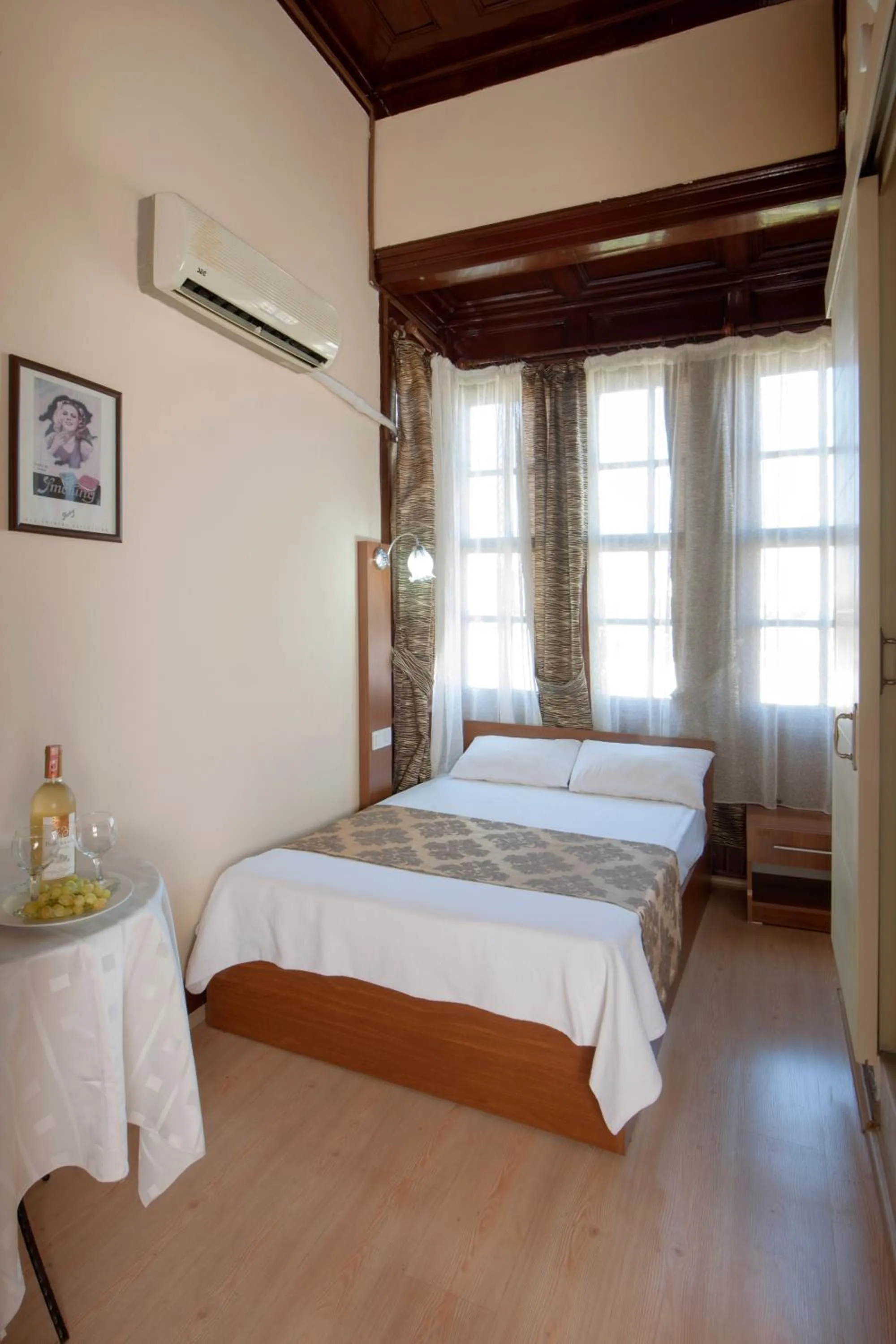 Photo of the whole room, Bed in Konak Hotel Kaleiçi