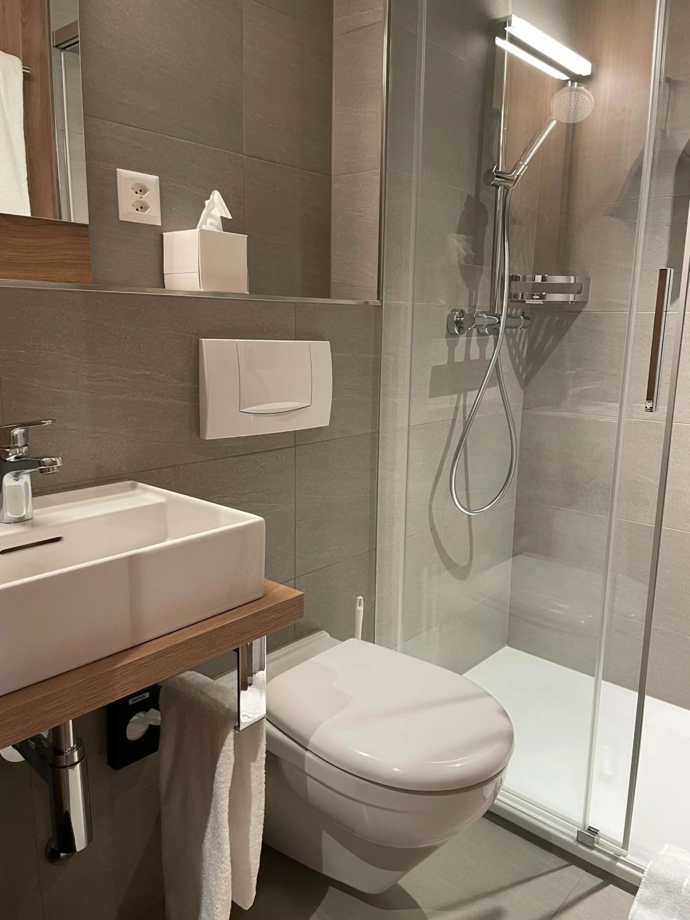 Shower in Hotel Loge