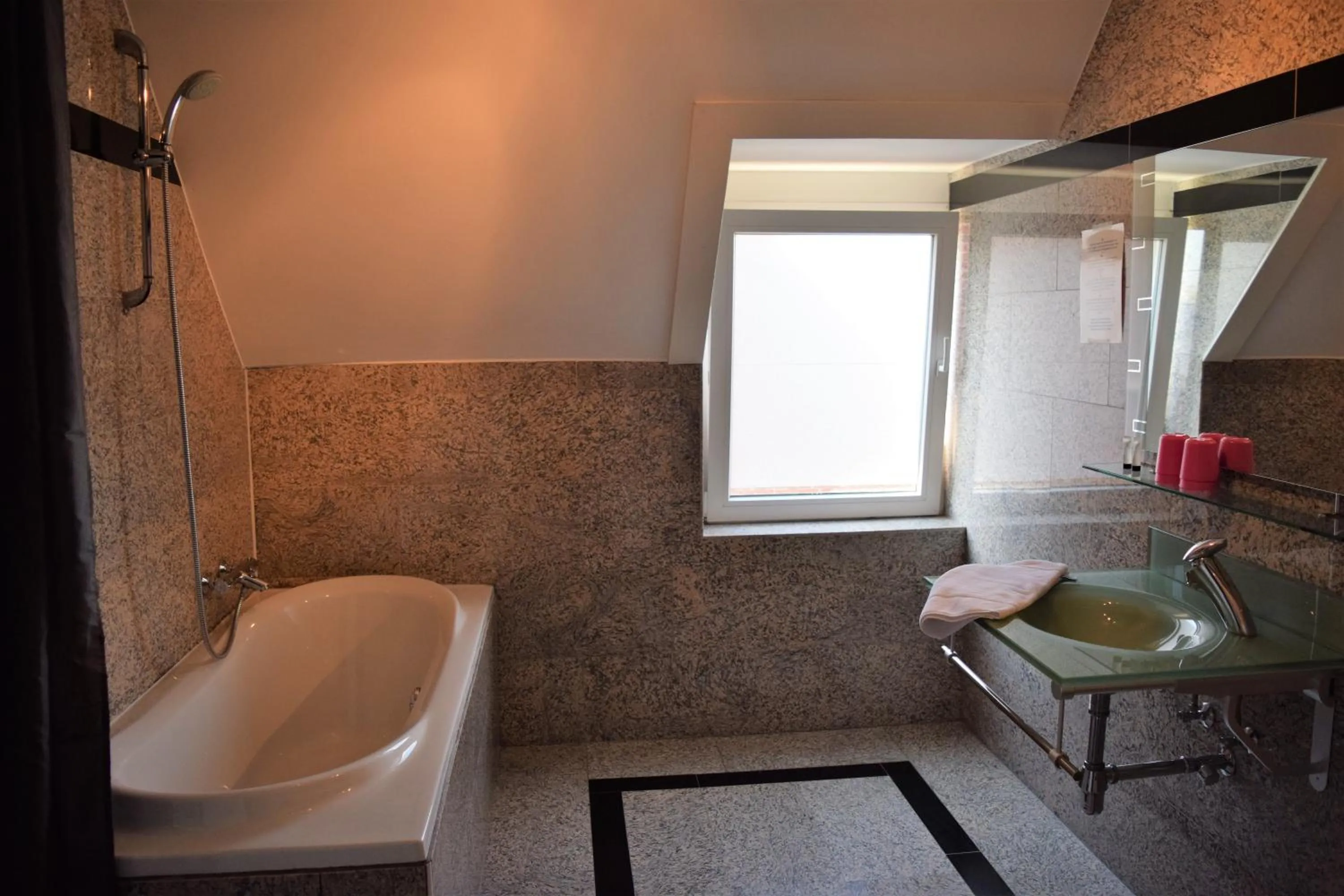 Bathroom in Hotel Maurice