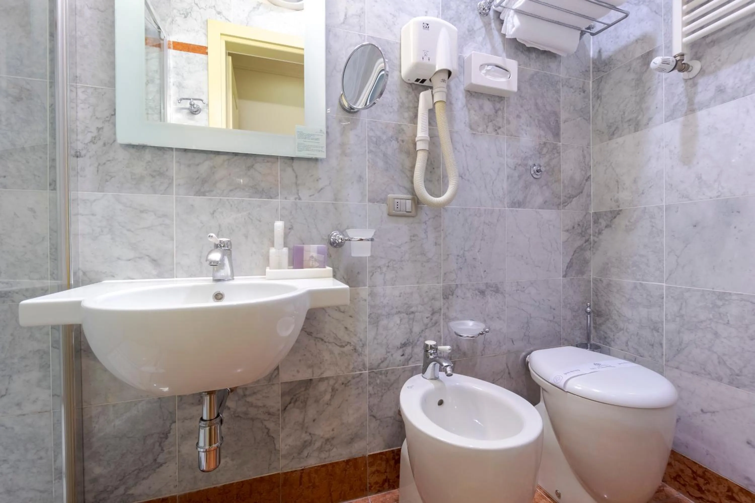 Toilet in Hotel Art Atelier - Place of Charme