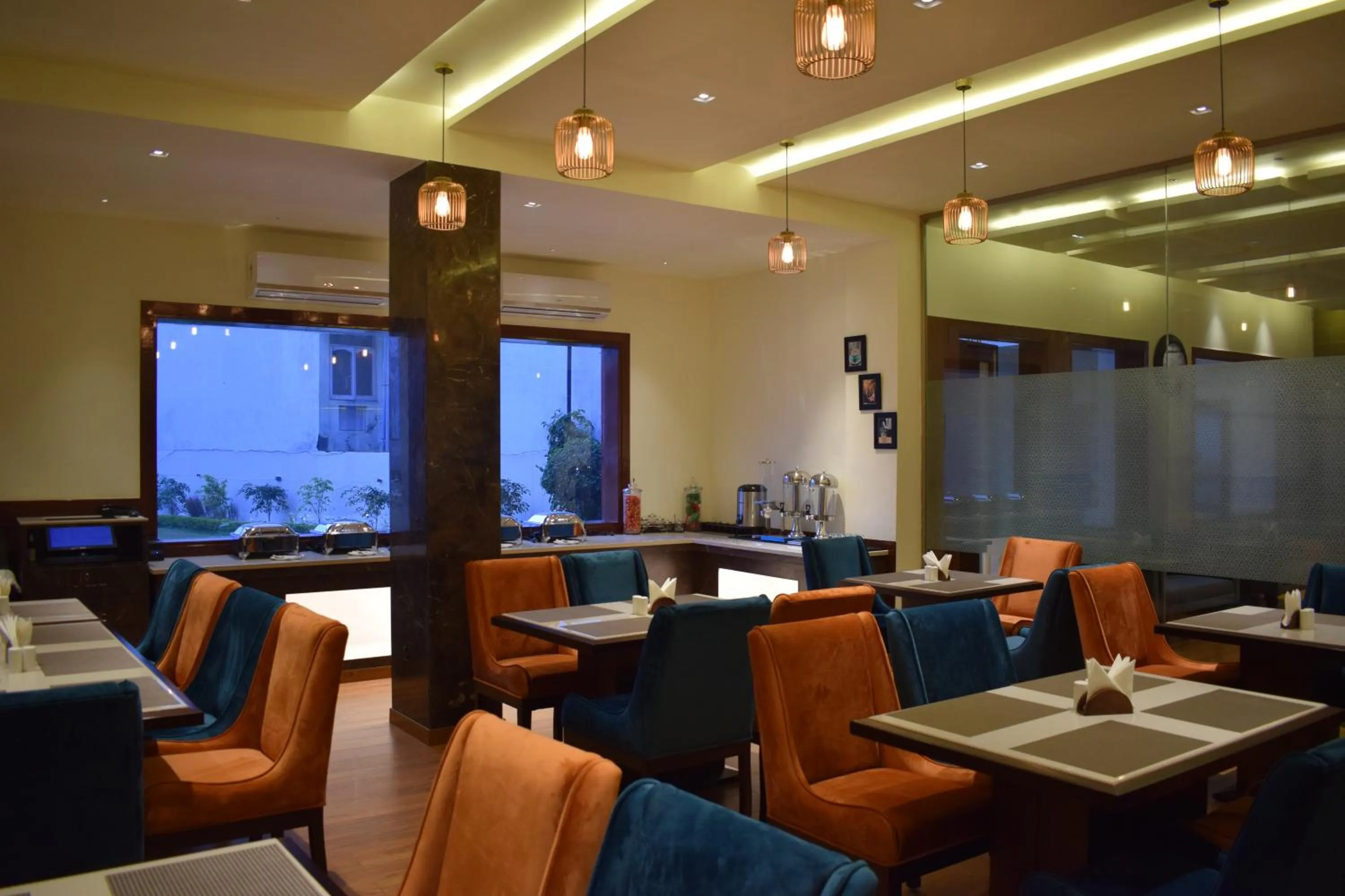 Restaurant/places to eat in Hotel Ambica Katra