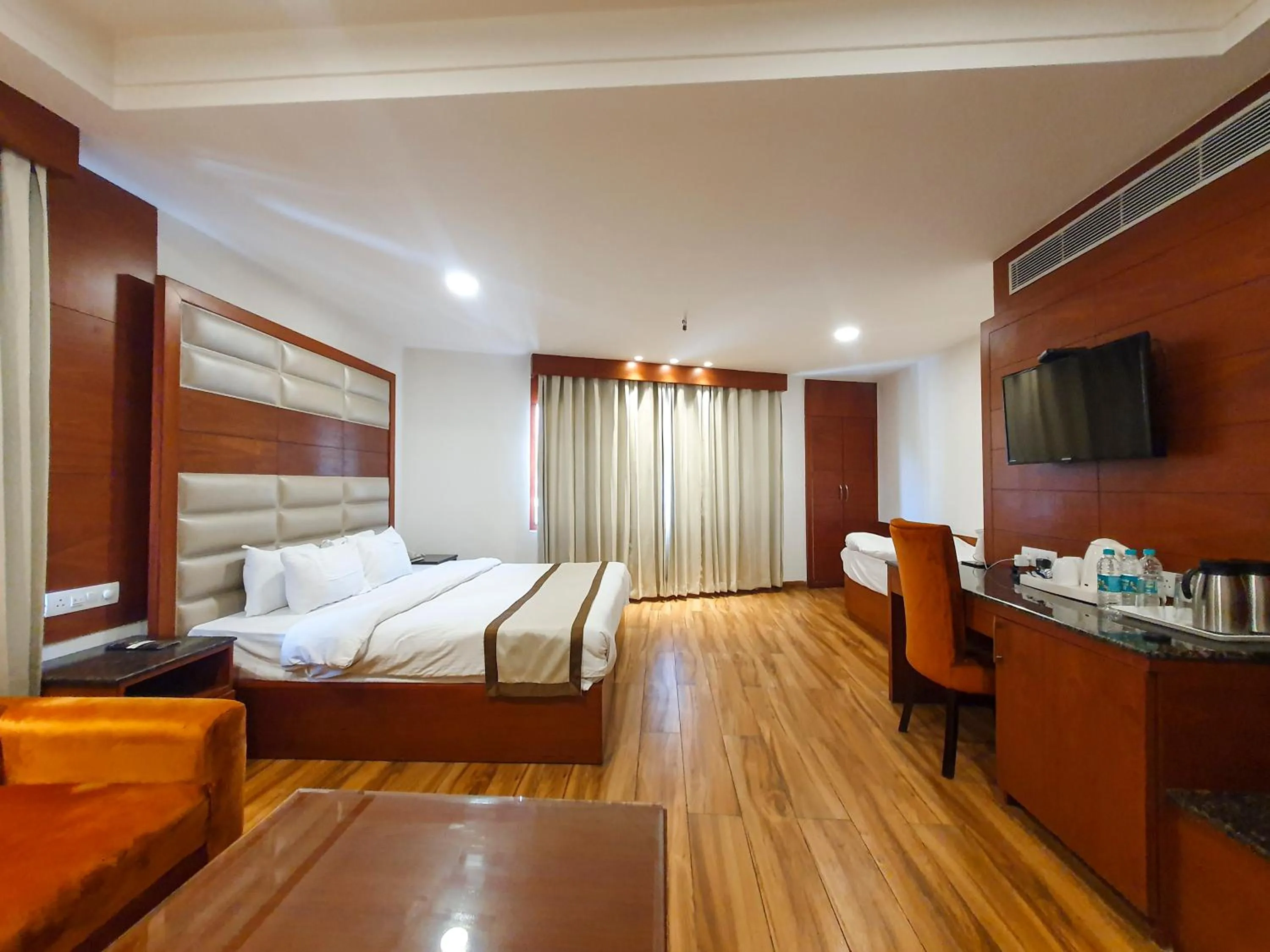 Living room, Bed in Hotel Ambica Katra