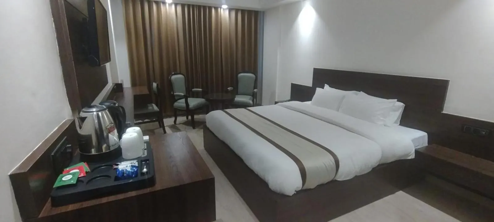 Bedroom, Bed in Cardinal Ambica